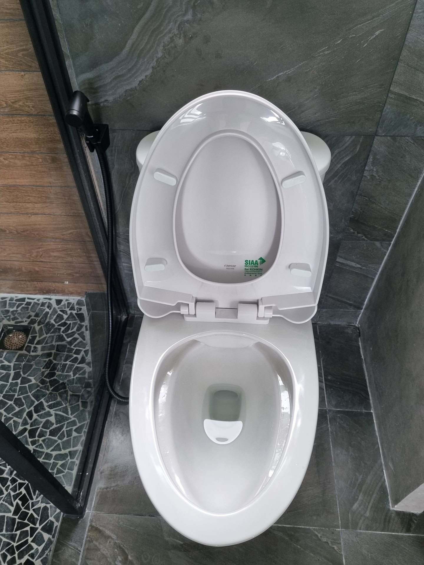 Đánh giá sản phẩm Bồn cầu 1 khối Caesar C1395 (CD1395) nắp đóng êm