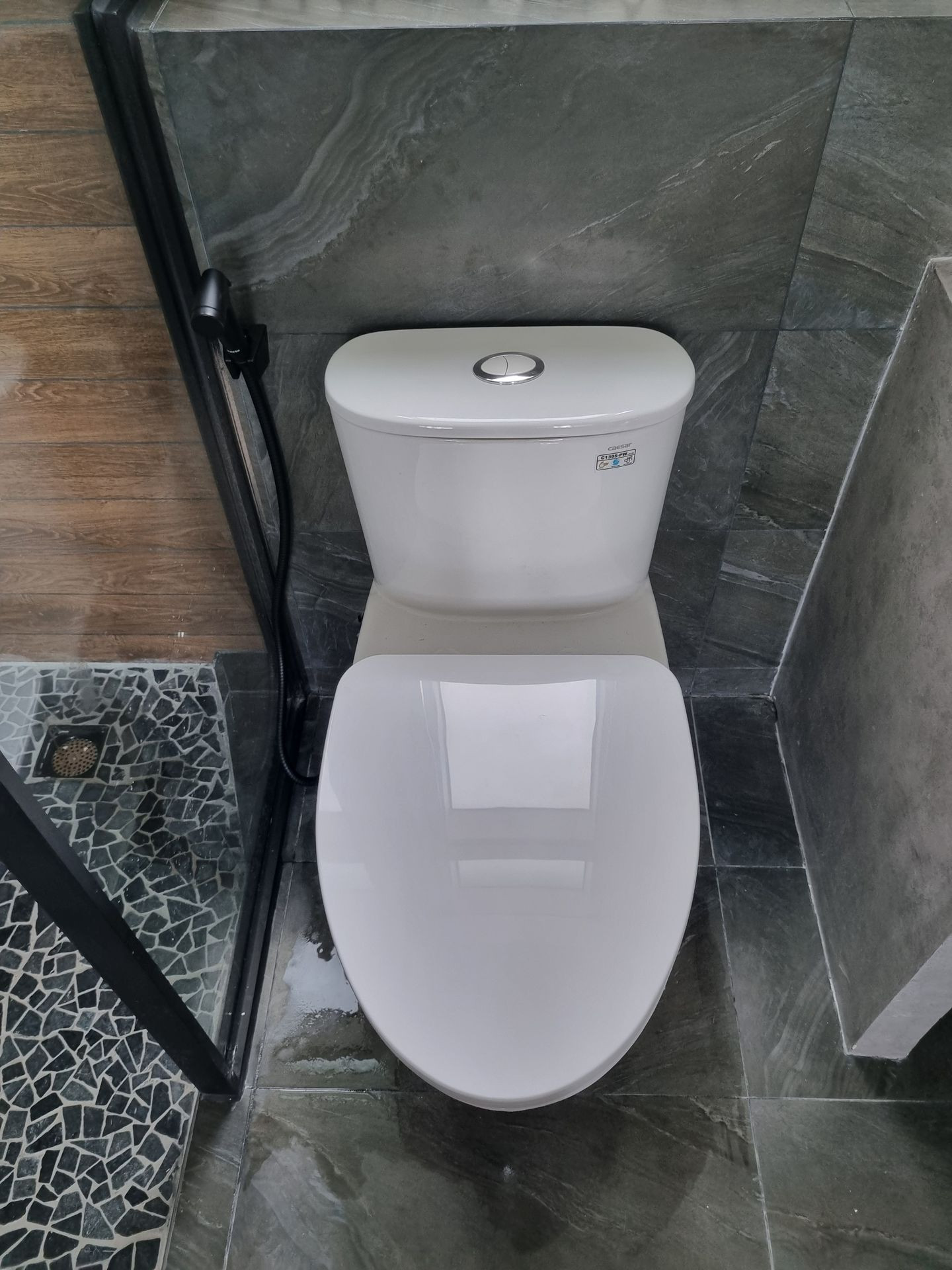 Đánh giá sản phẩm Bồn cầu 1 khối Caesar C1395 (CD1395) nắp đóng êm