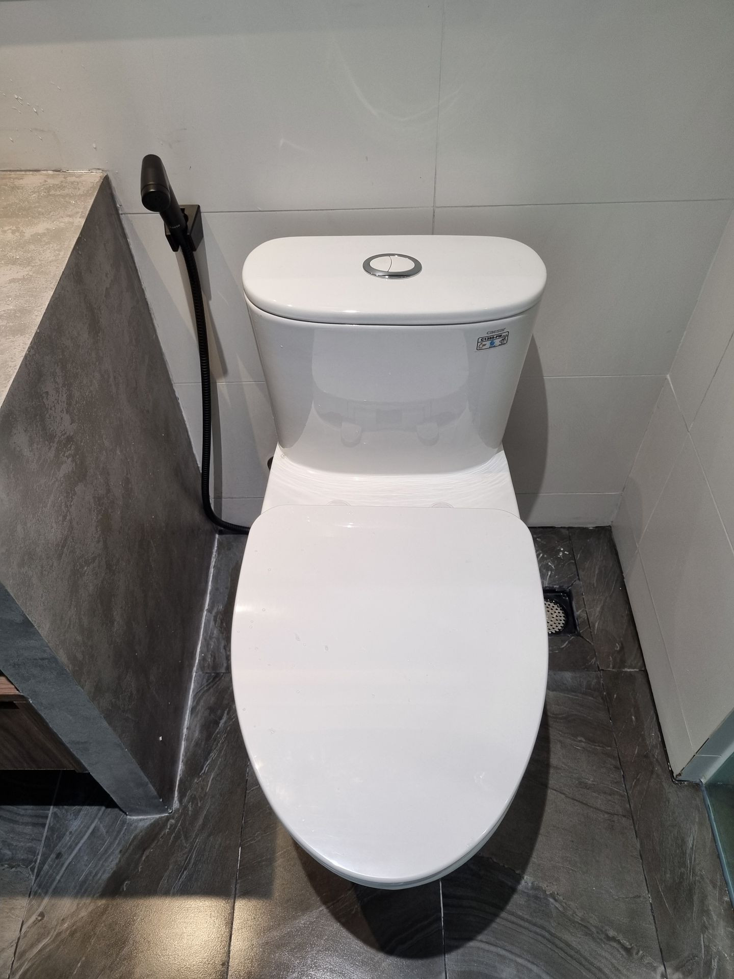 Đánh giá sản phẩm Bồn cầu 1 khối Caesar C1395 (CD1395) nắp đóng êm