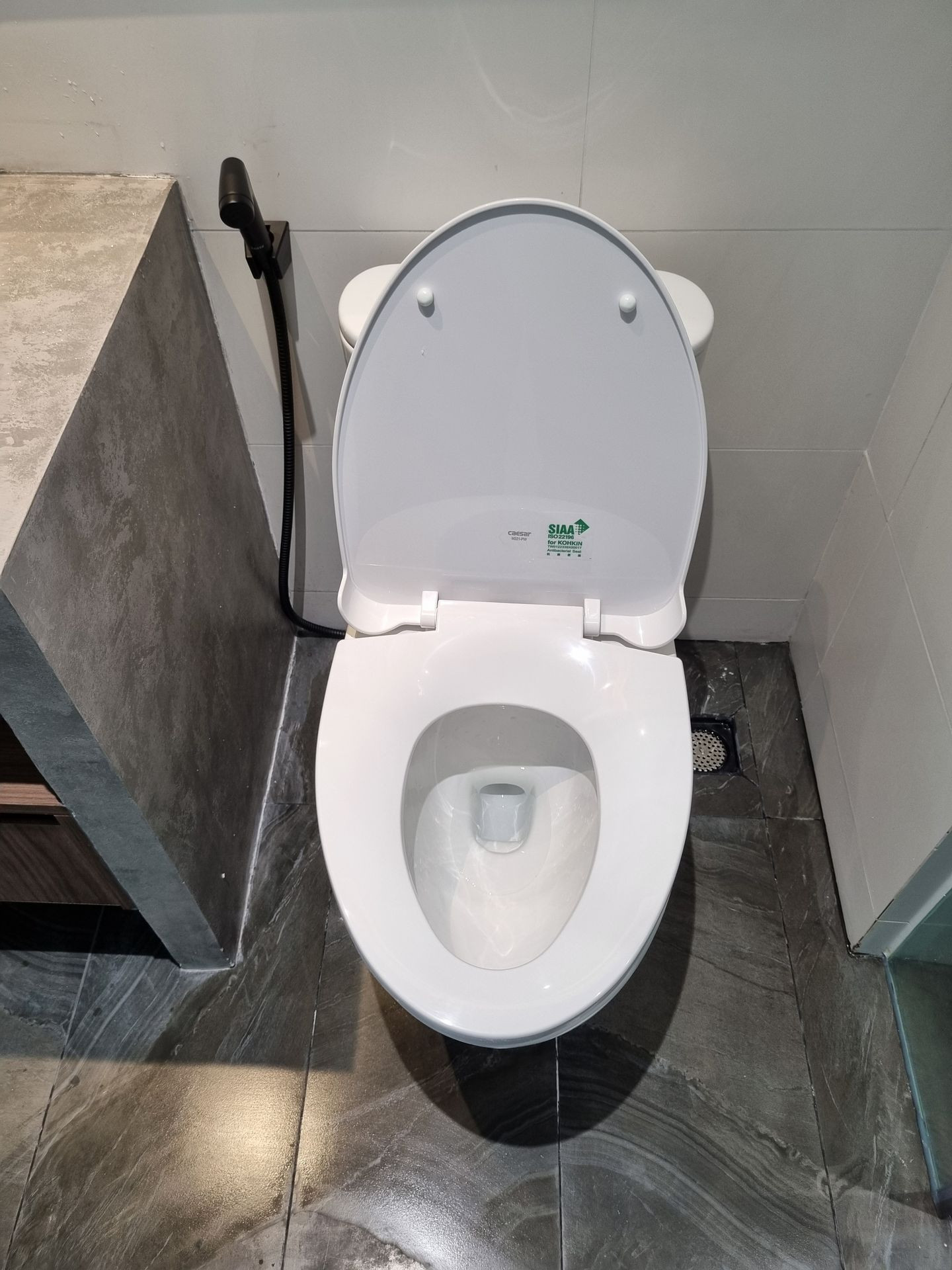 Đánh giá sản phẩm Bồn cầu 1 khối Caesar C1395 (CD1395) nắp đóng êm