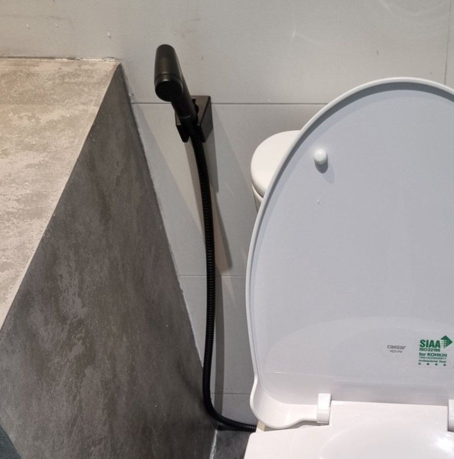 Đánh giá sản phẩm Vòi xịt vệ sinh Luxta L5101-Black