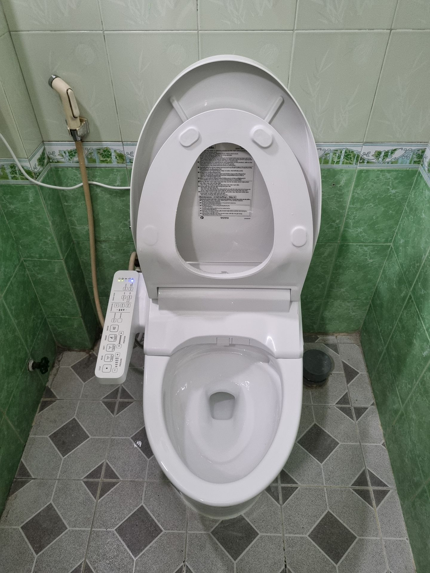 Đánh giá sản phẩm Bồn cầu TOTO MS188VKW16 T53P100VR 1 khối nắp điện tử Washlet C2 TCF23410AAA