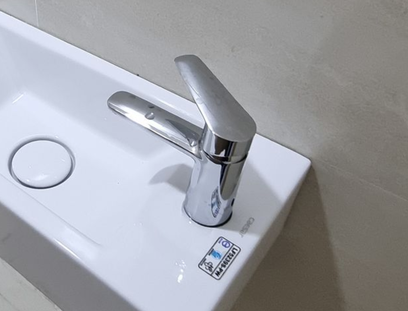 Đánh giá sản phẩm Vòi chậu lavabo nóng lạnh Caesar B380CU