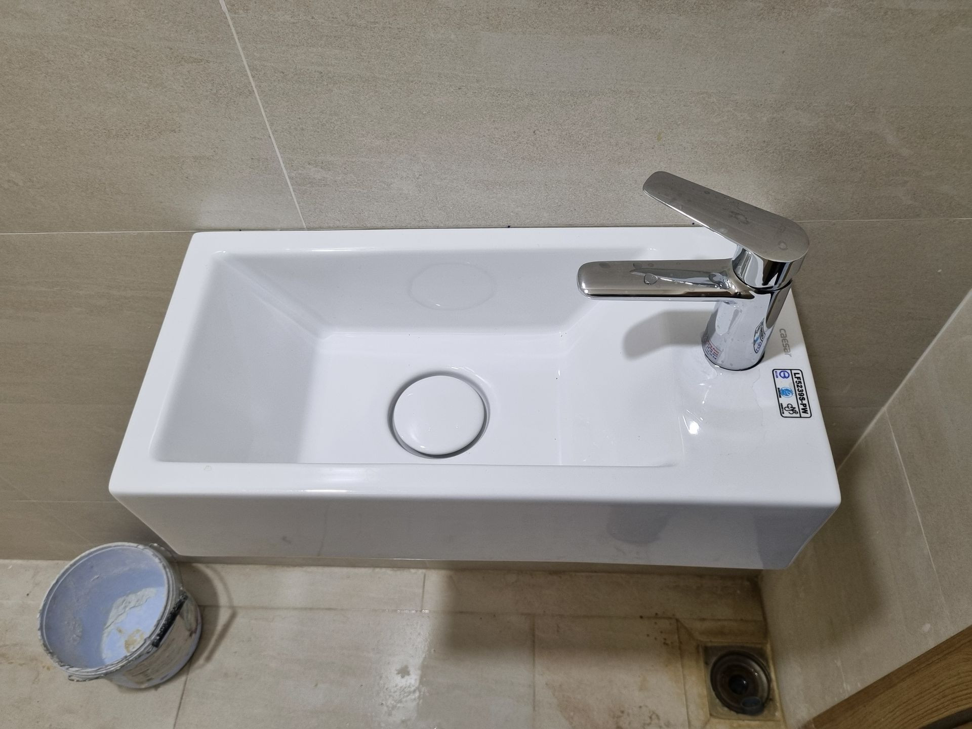 Đánh giá sản phẩm Vòi chậu lavabo nóng lạnh Caesar B380CU