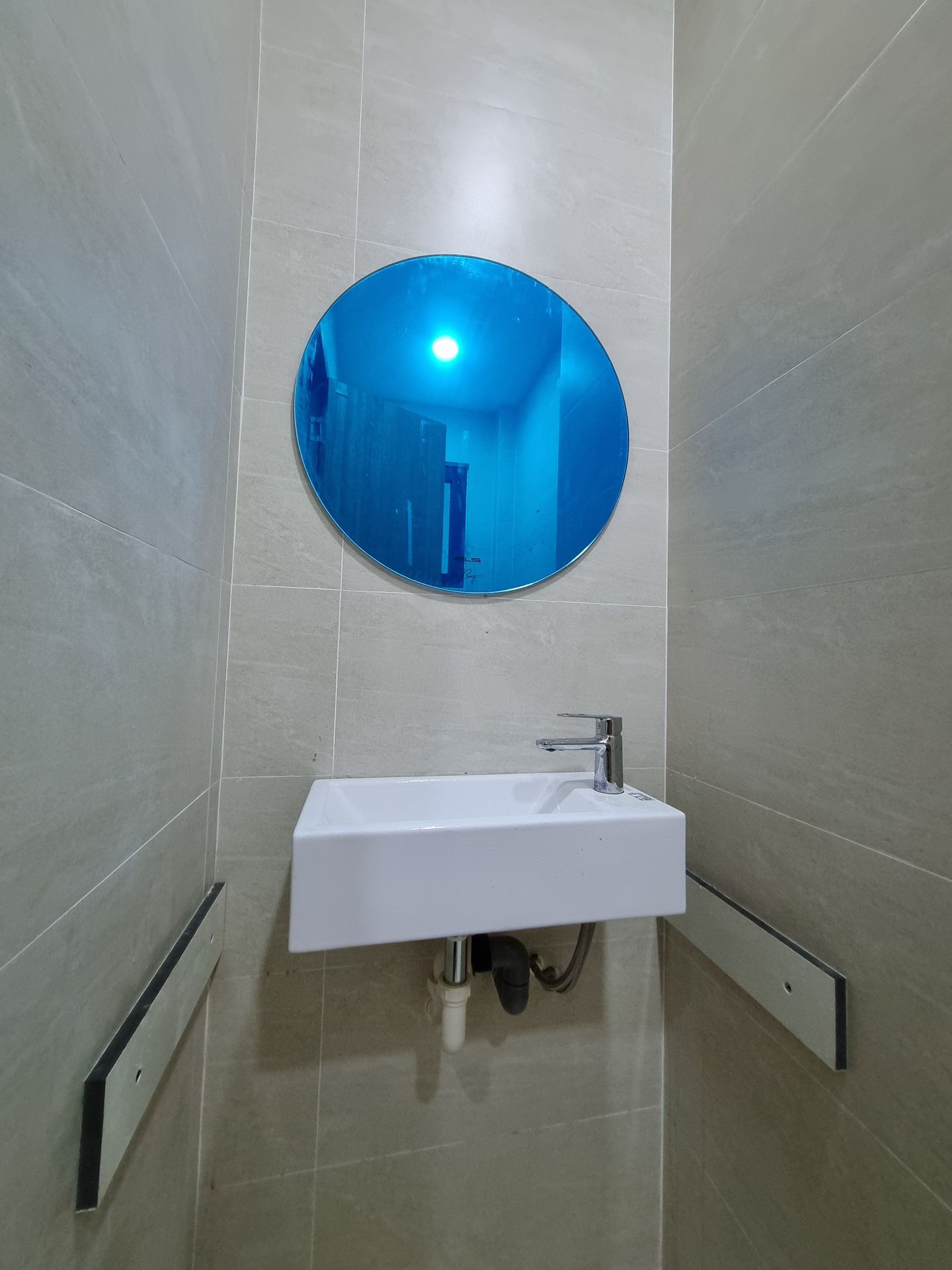 Đánh giá sản phẩm Gương soi tròn D60cm mài cạnh đứng GLS S00C80