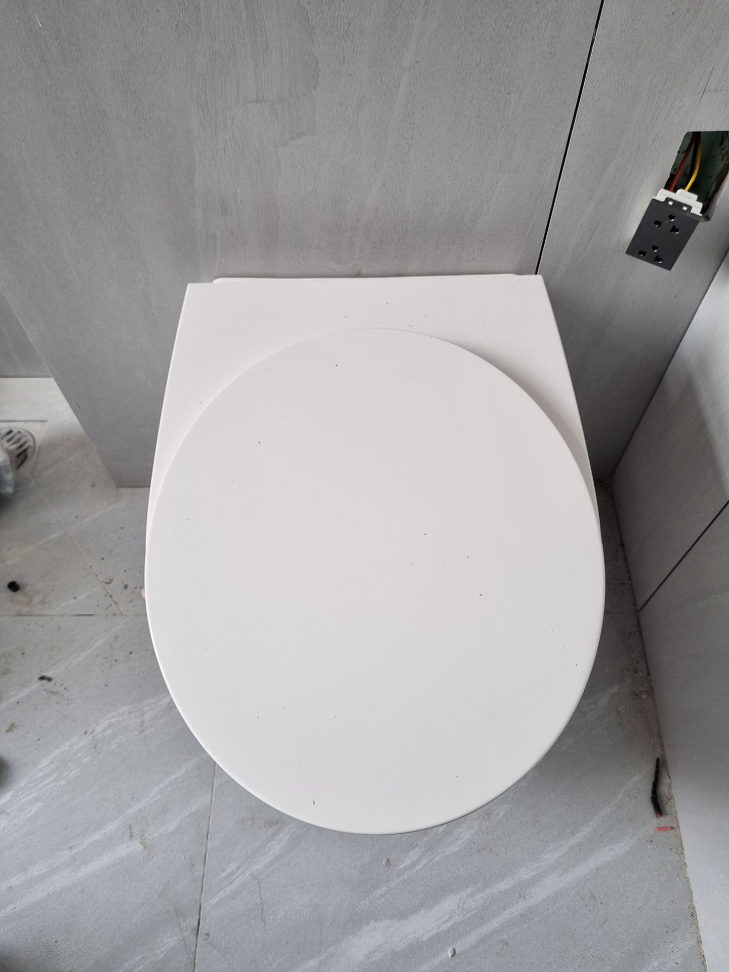 Đánh giá sản phẩm Bồn cầu treo tường COTTO SC19517(F) nắp êm dòng Oval