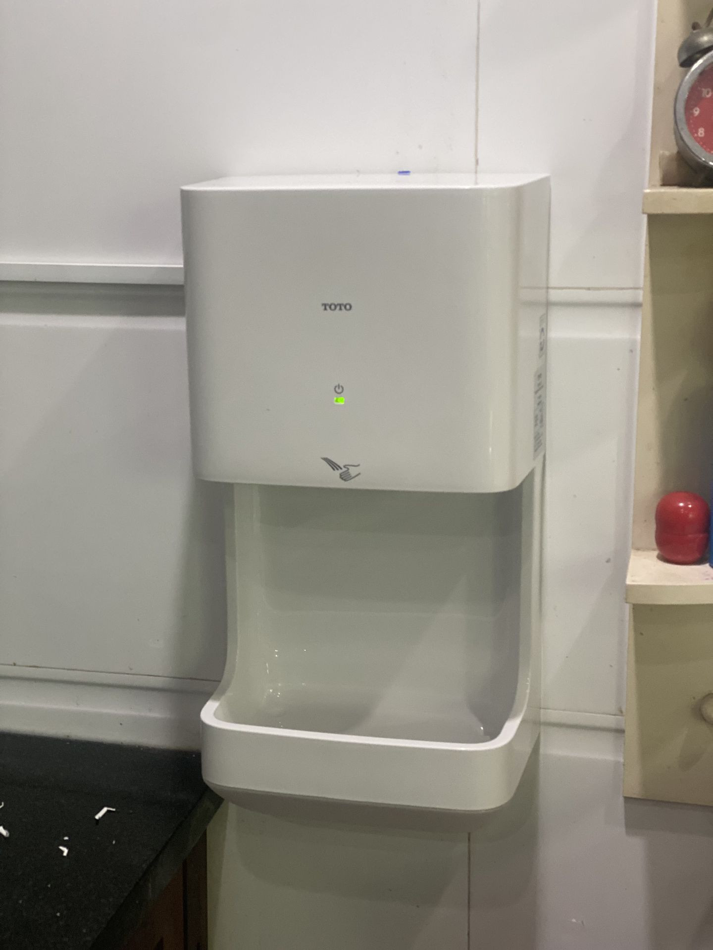 Đánh giá sản phẩm Máy sấy tay TOTO TYC322W có khay hứng nước