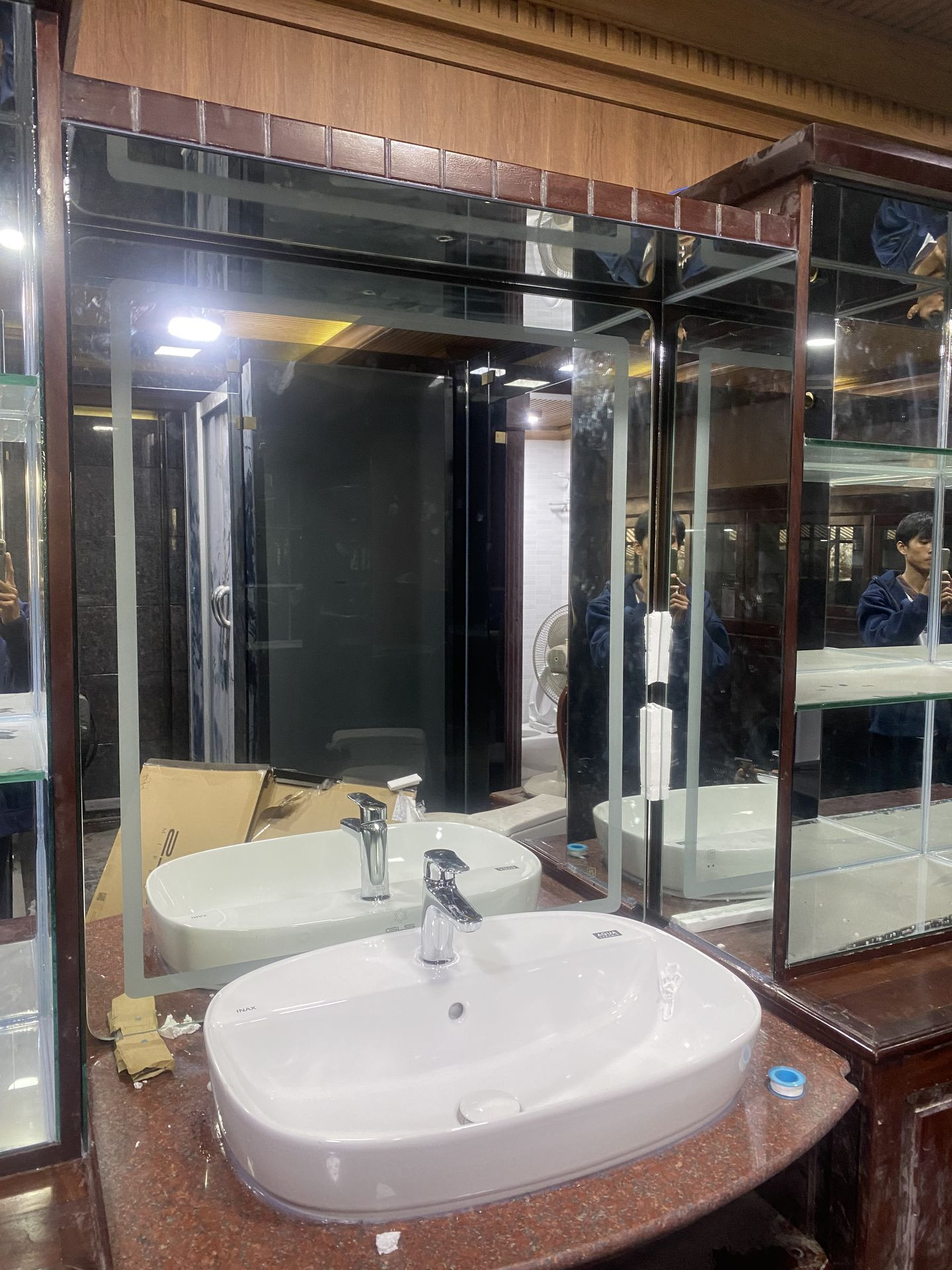 Đánh giá sản phẩm Gương led chữ nhật 50x70cm GLS Q35R35 ánh sáng trong hoa văn