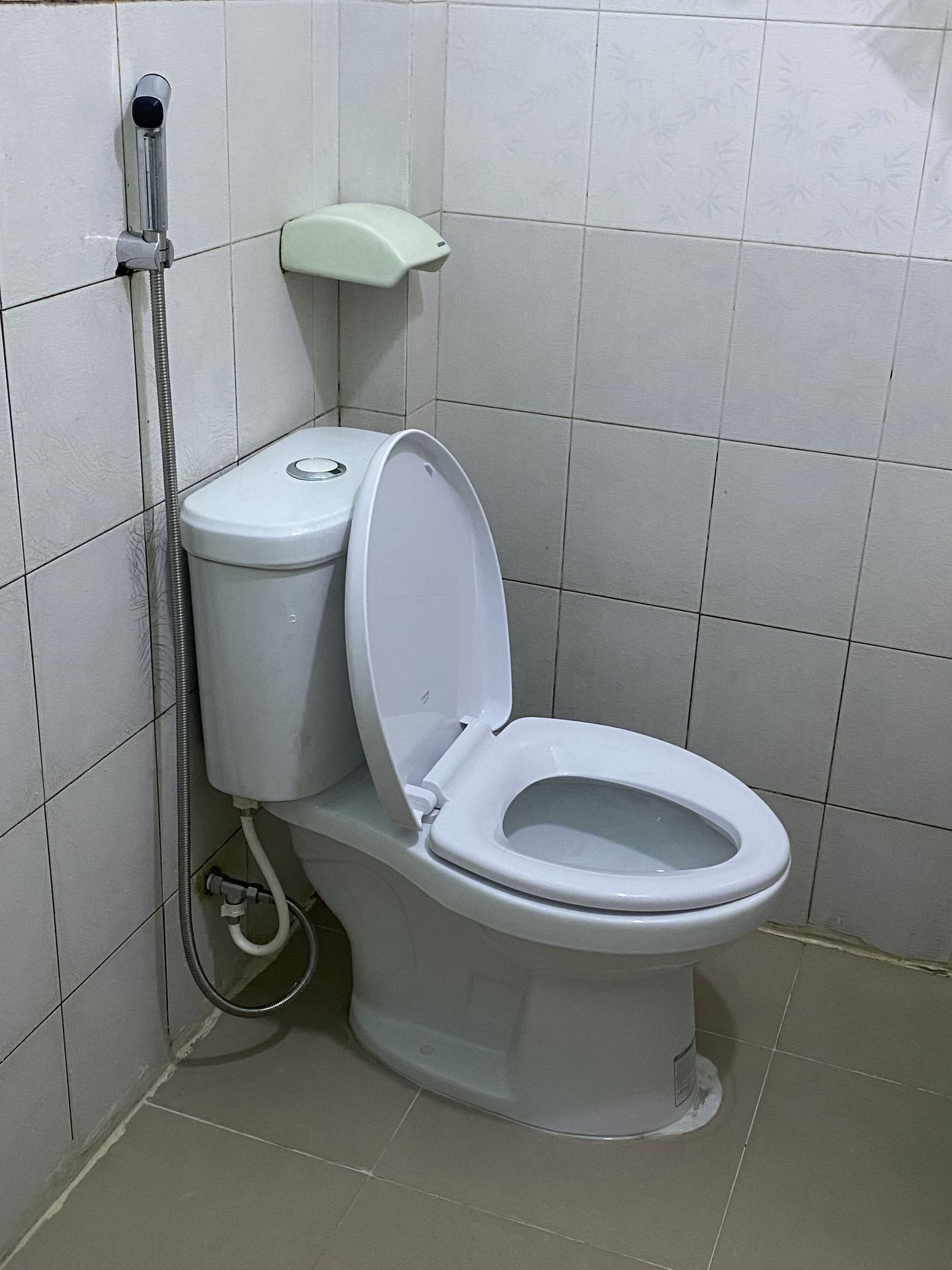 Đánh giá sản phẩm Bồn cầu 2 khối Caesar CTS1338 nắp êm