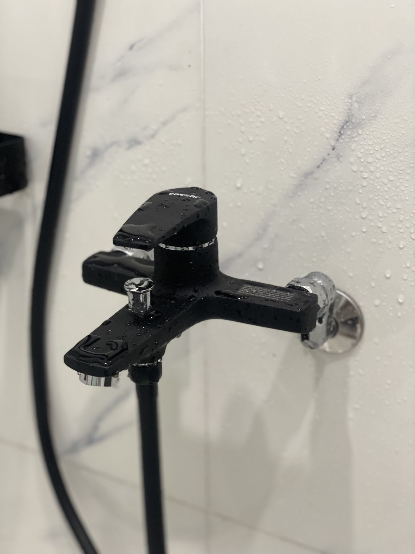 Đánh giá sản phẩm Bộ vòi sen tắm nóng lạnh Caesar S393C / CB / CW / CR / CG