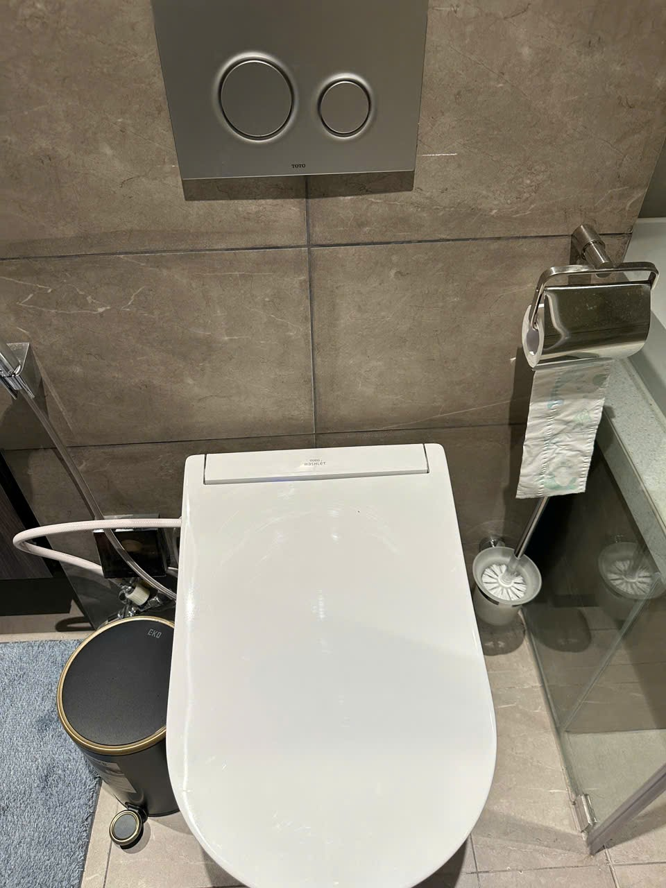 Đánh giá sản phẩm Bồn cầu treo tường điện tử TOTO CW553 TCF34320GAA WH172A MB174P#SS