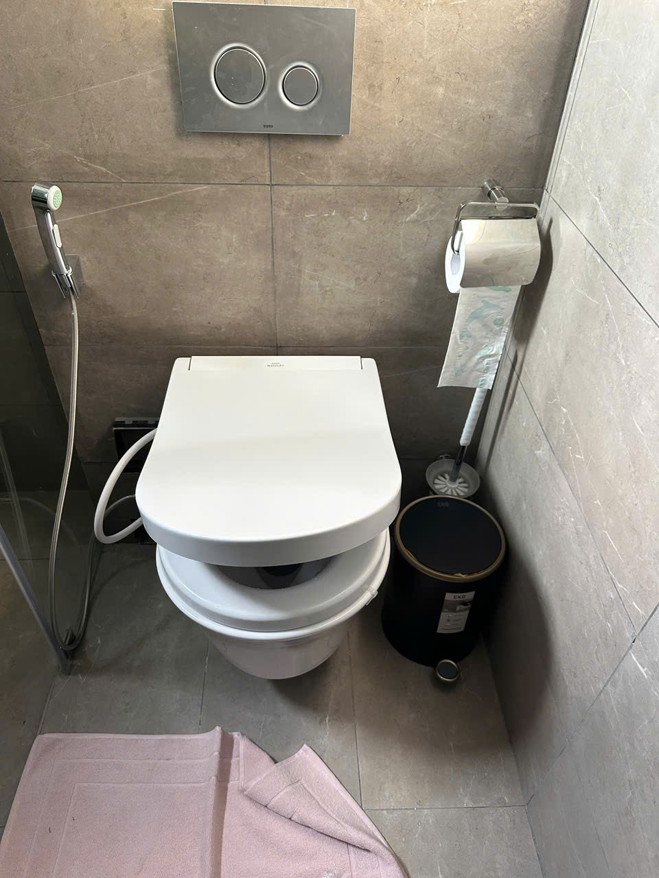 Đánh giá sản phẩm Bồn cầu treo tường điện tử TOTO CW553 TCF34320GAA WH172A MB174P#SS