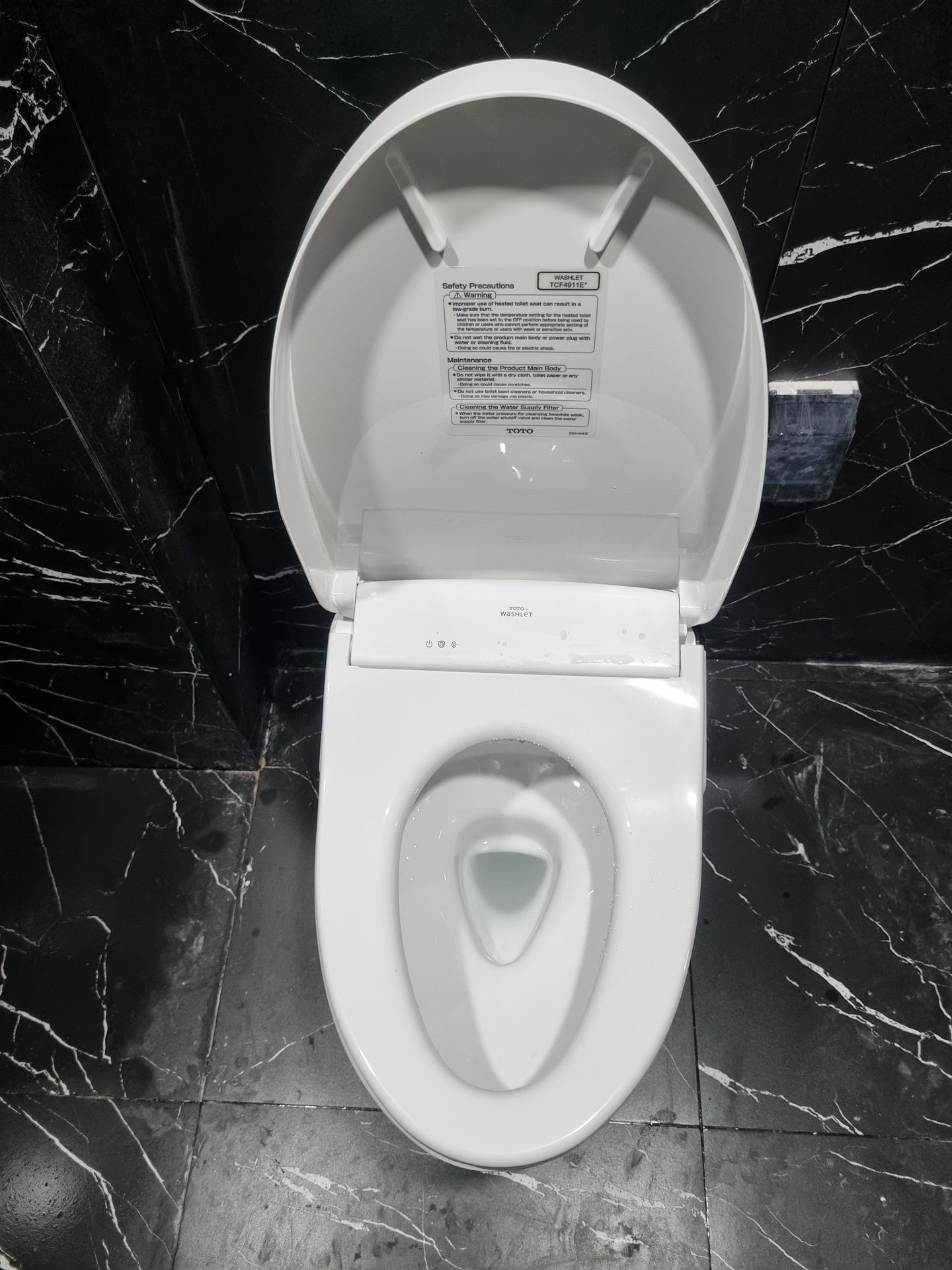 Đánh giá sản phẩm Bồn cầu TOTO MS885CDW12 1 khối nắp điện tử Washlet S7 TCF4911EZ giấu dây