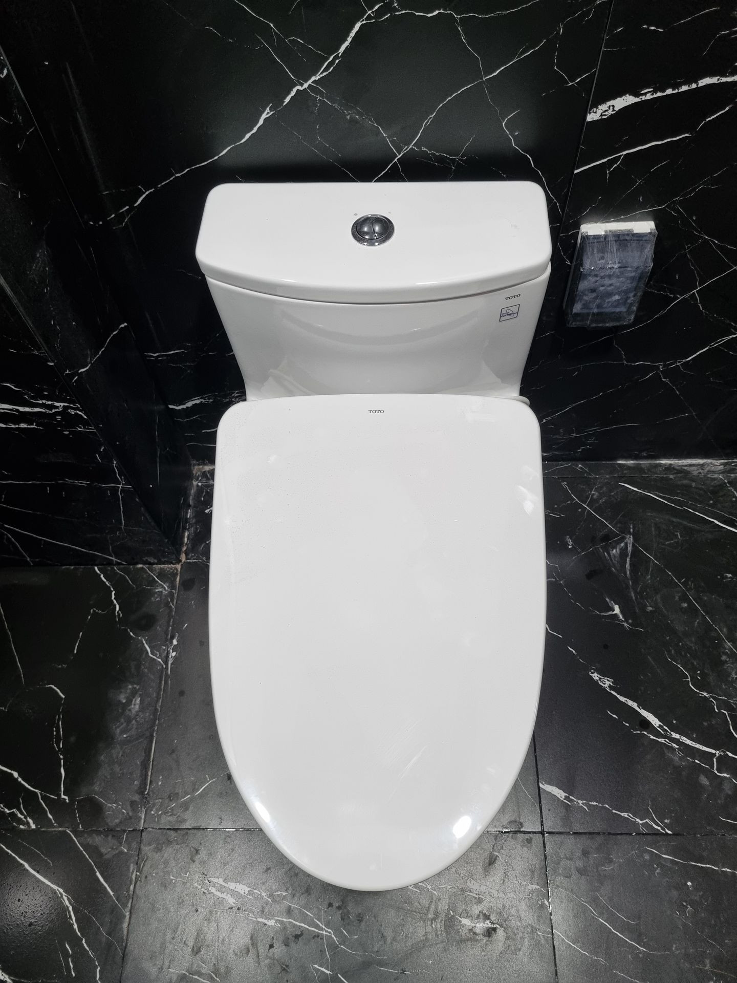 Đánh giá sản phẩm Bồn cầu TOTO MS885CDW12 1 khối nắp điện tử Washlet S7 TCF4911EZ giấu dây