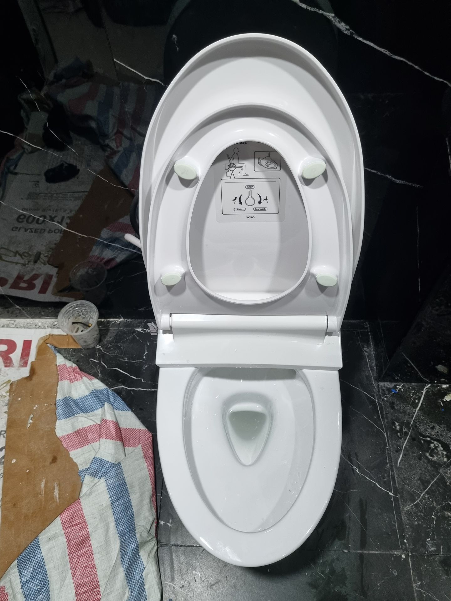 Đánh giá sản phẩm Bồn cầu TOTO MS885DE4 1 khối nắp rửa cơ TCW1211A