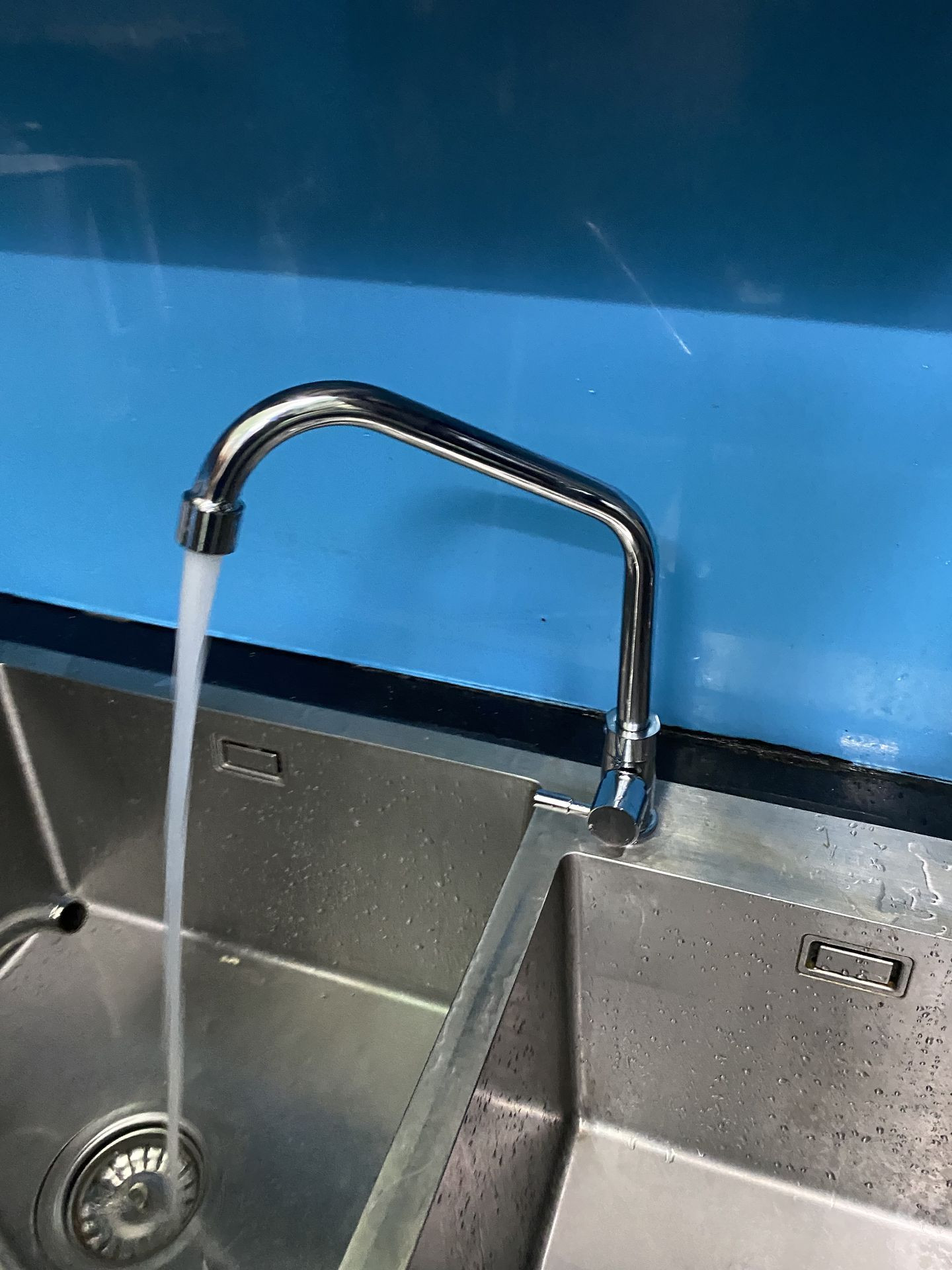 Đánh giá sản phẩm Vòi bếp lạnh Caesar K022C