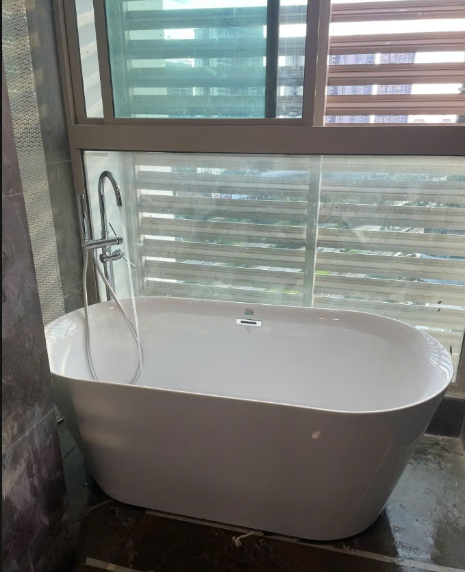 Đánh giá sản phẩm Bồn tắm đặt sàn 1.5m CURVED MOWOEN MW8201S-150