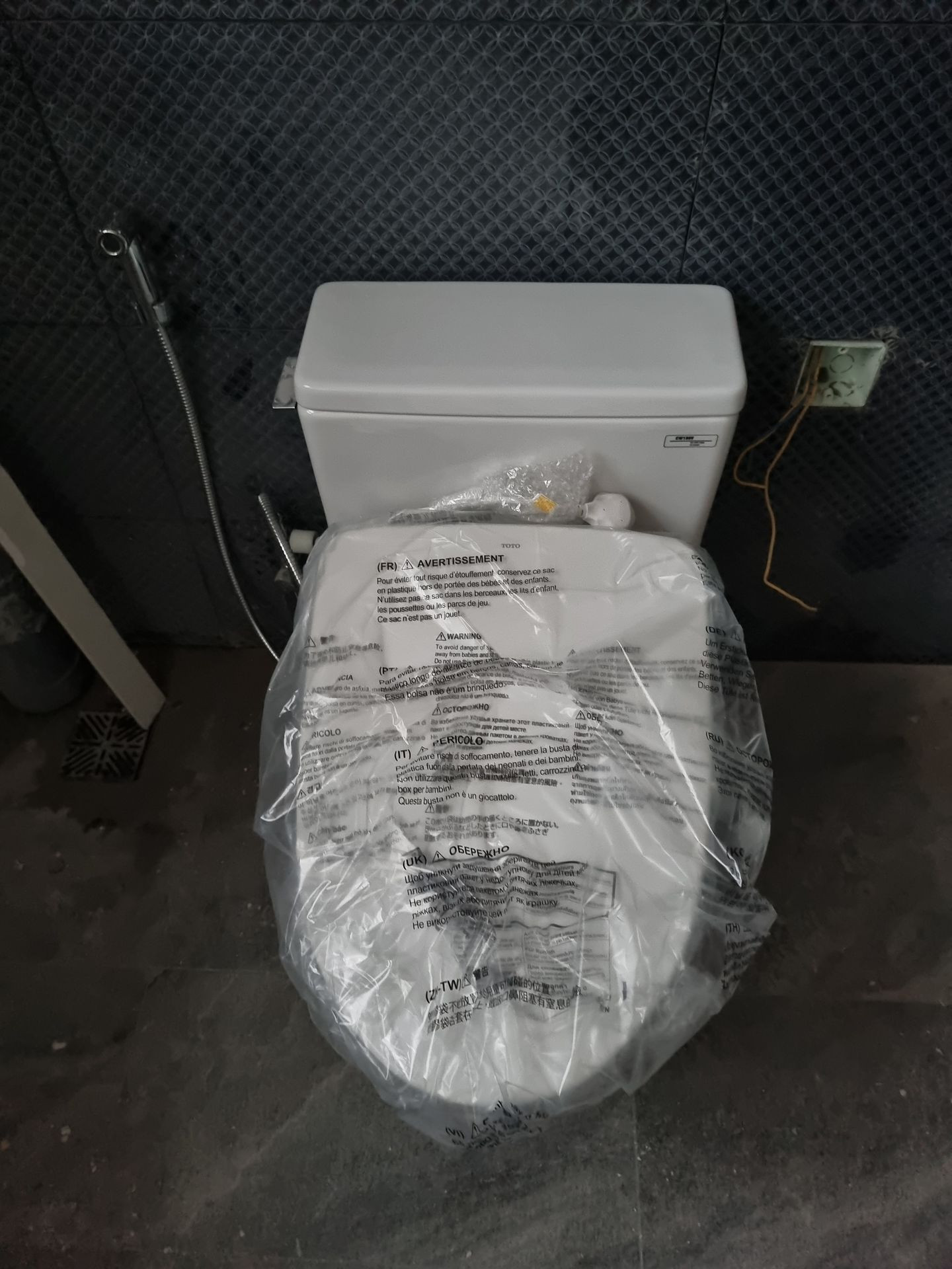 Đánh giá sản phẩm Bồn cầu TOTO MS188VKW11 T53P100VR 1 khối nắp điện tử Washlet S7 TCF4911Z