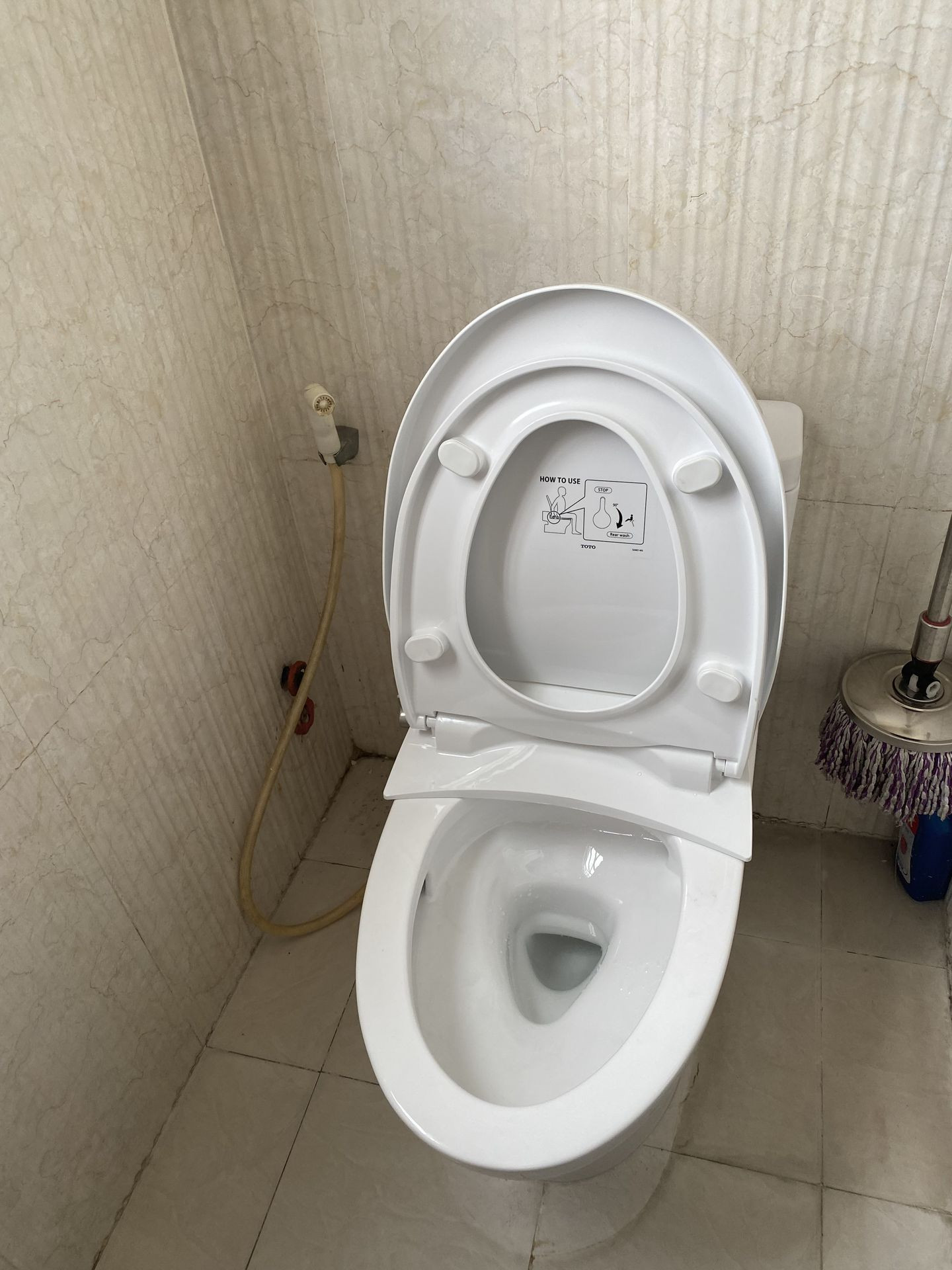 Đánh giá sản phẩm Bồn cầu TOTO MS889DRE2 1 khối nắp rửa cơ TCW07S