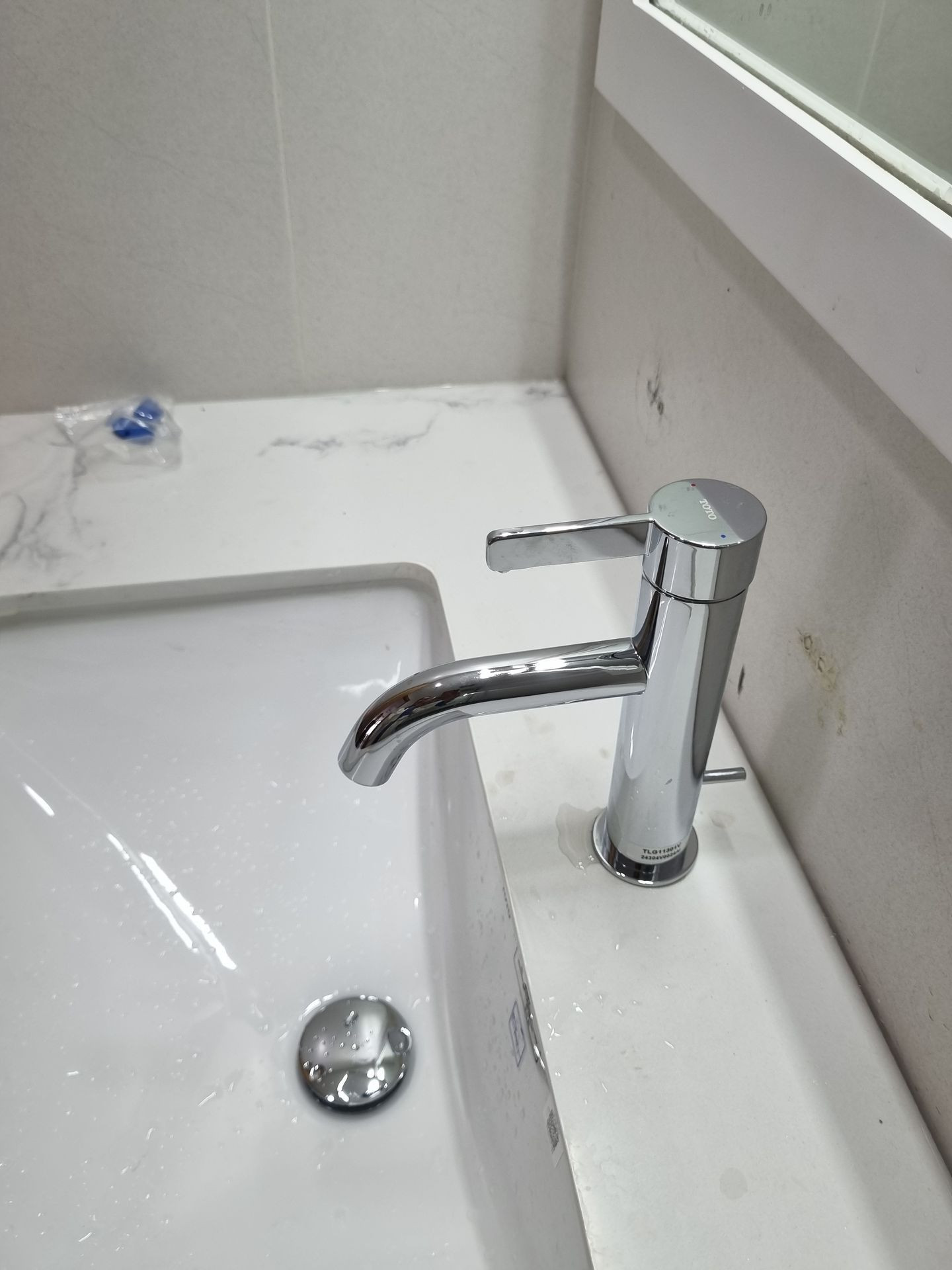 Đánh giá sản phẩm Vòi lavabo nóng lạnh GF TOTO TLG11301V