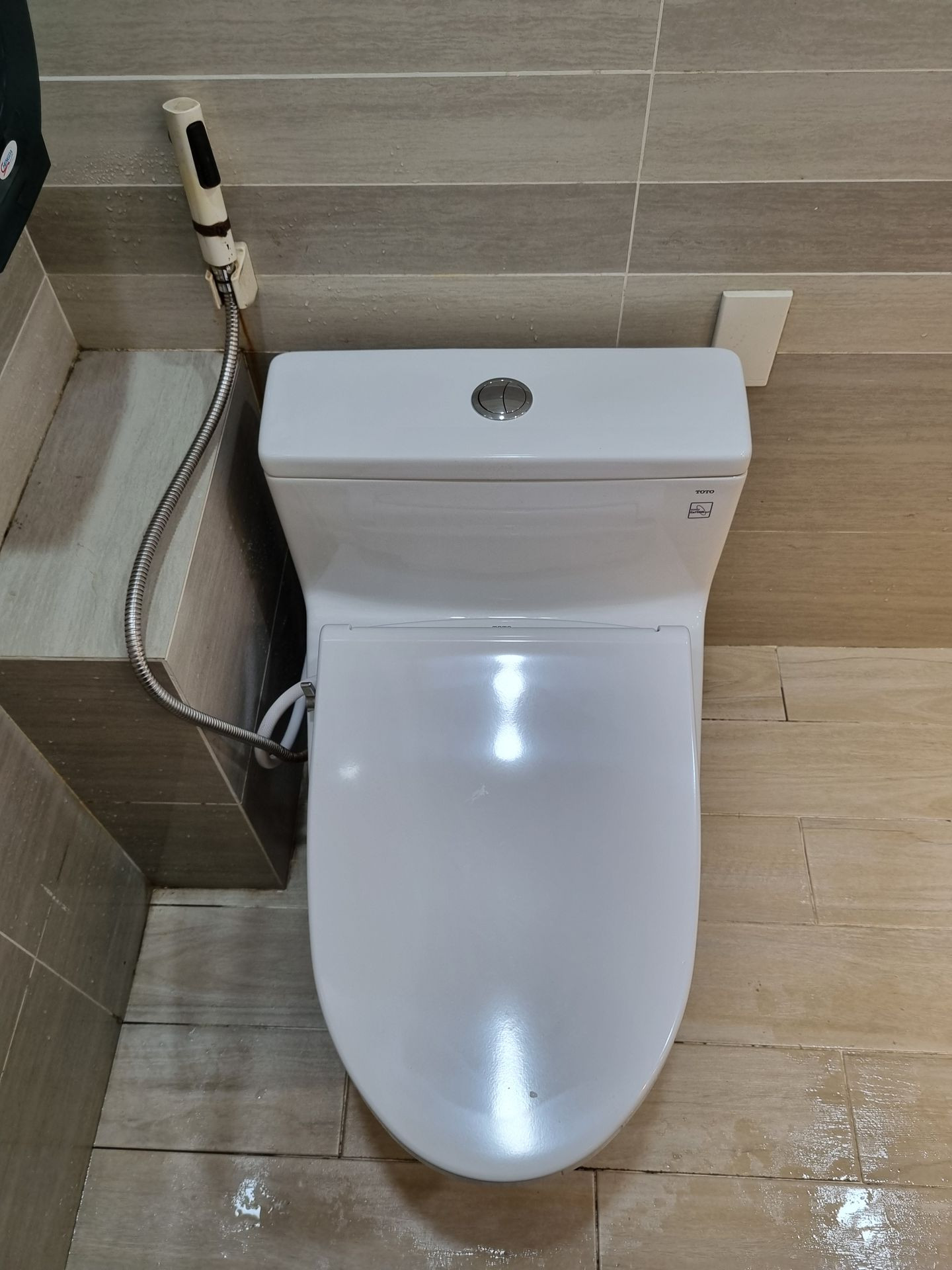 Đánh giá sản phẩm Bồn cầu TOTO MS625DE4 1 khối nắp rửa cơ TCW1211A