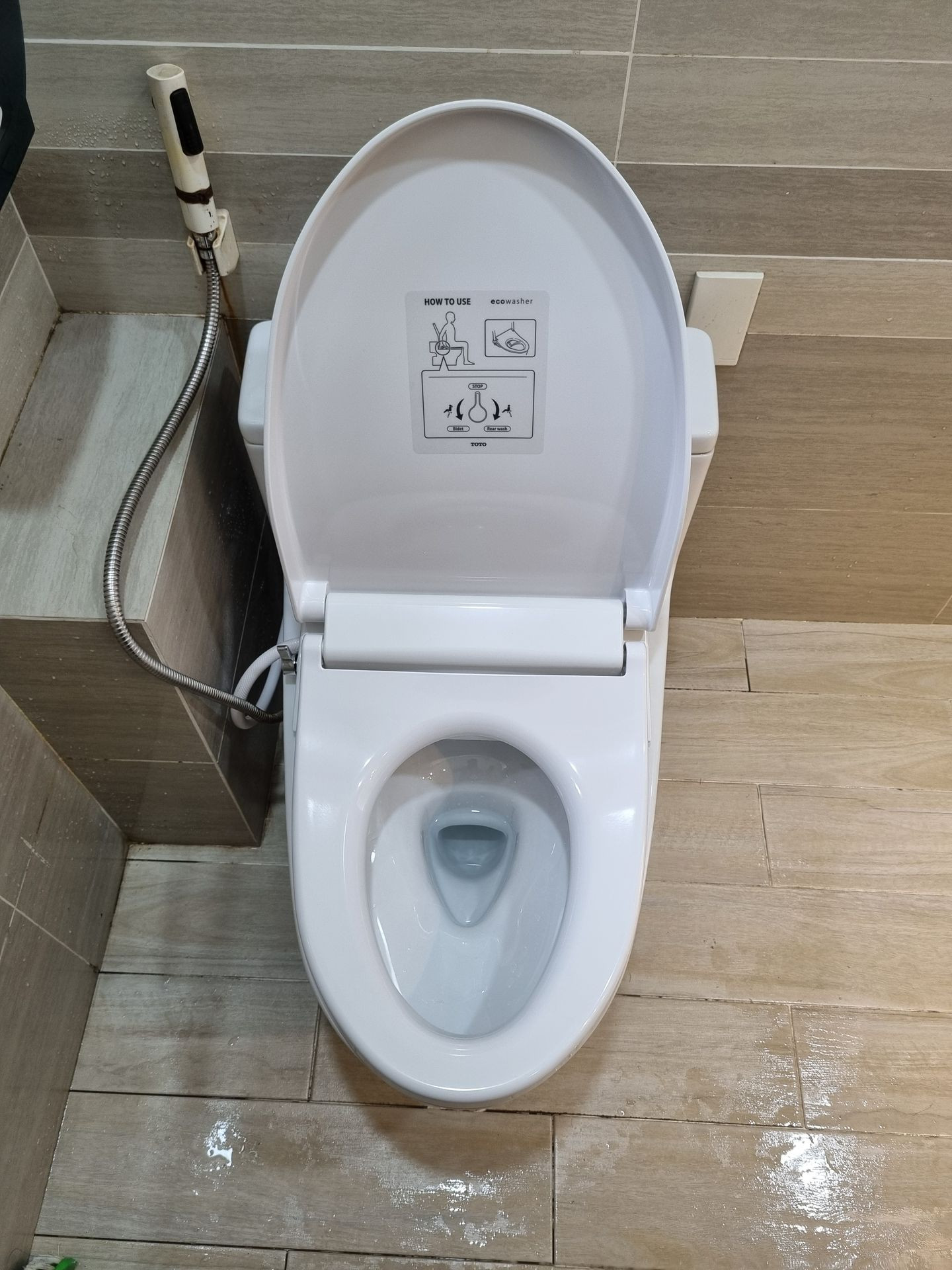 Đánh giá sản phẩm Bồn cầu TOTO MS625DE4 1 khối nắp rửa cơ TCW1211A