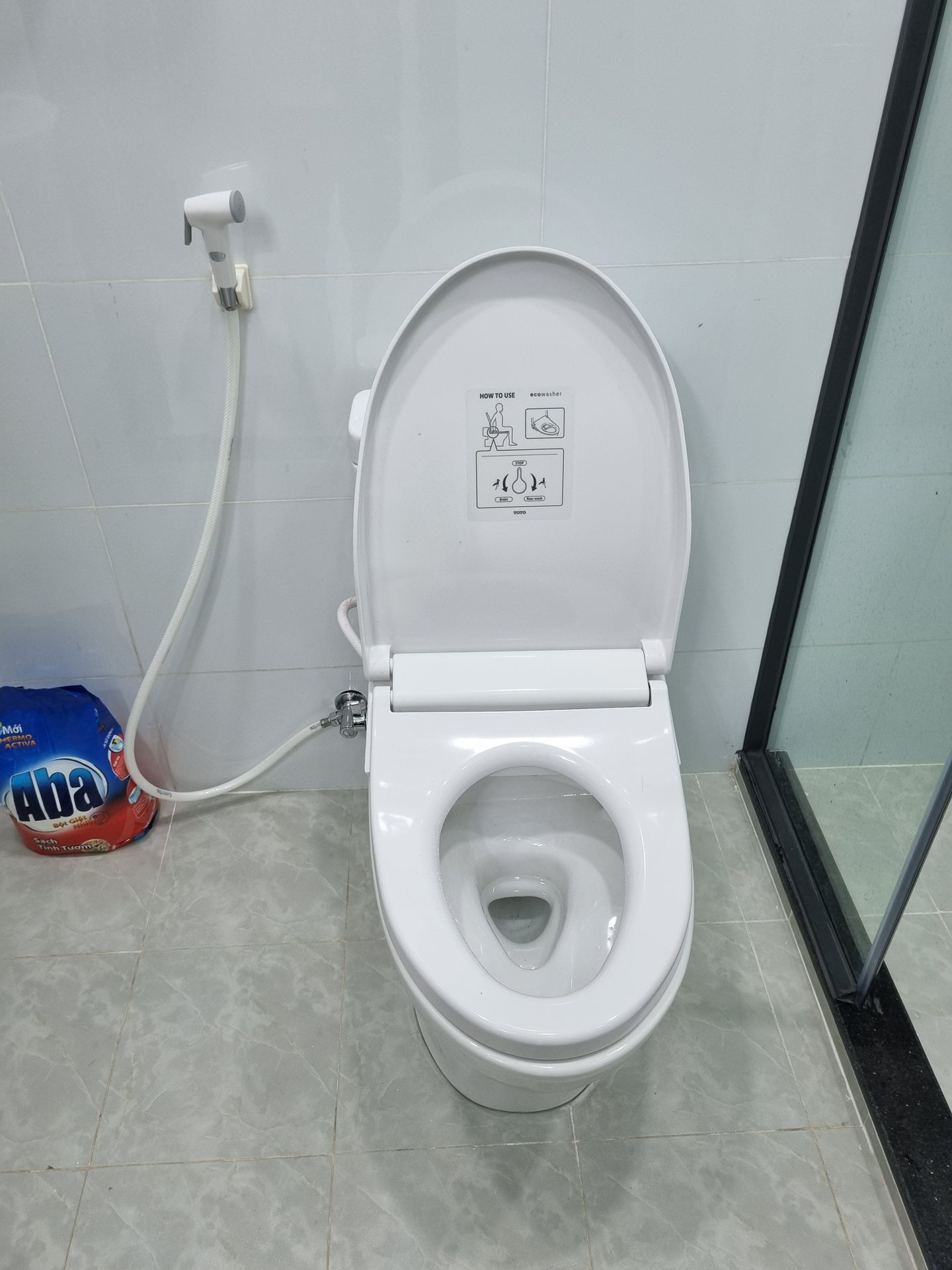 Đánh giá sản phẩm Bồn cầu TOTO CS769DRE4 2 khối nắp rửa cơ TCW1211A