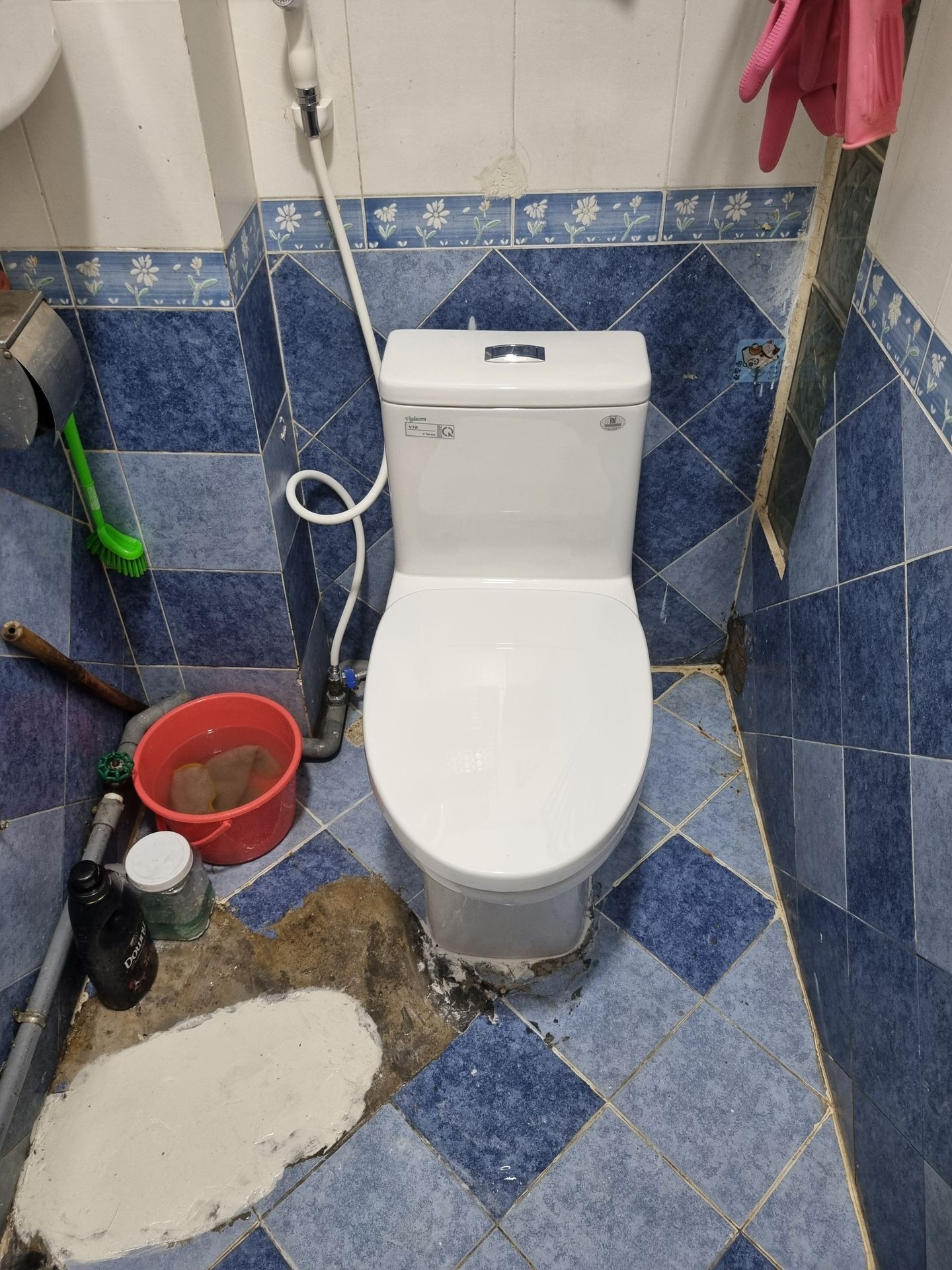 Đánh giá sản phẩm Bồn cầu 1 khối Viglacera V72-CAU nắp êm (+ vòi xịt VG826)