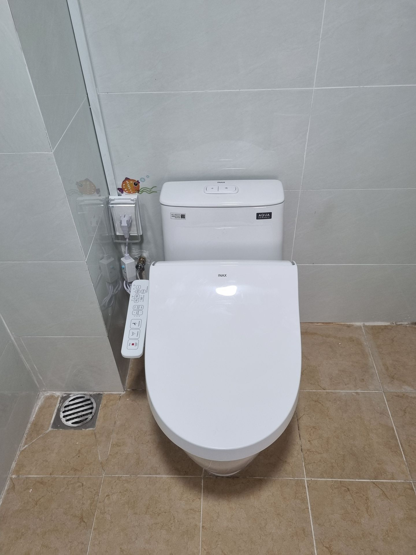 Đánh giá sản phẩm Bồn cầu 1 khối nắp điện tử INAX AC-902 + CW-H18VN