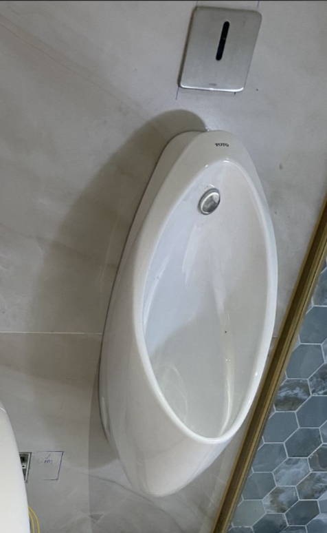 Đánh giá sản phẩm Bồn tiểu nam TOTO UT904HR treo tường xả 0.5L đường cấp nước phía sau