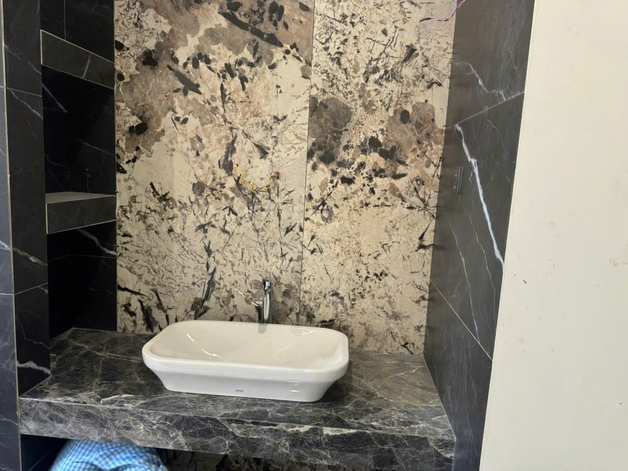 Đánh giá sản phẩm Chậu rửa lavabo đặt bàn TOTO LW631JW/F