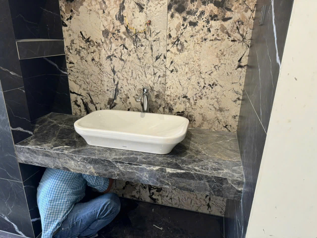 Đánh giá sản phẩm Chậu rửa lavabo đặt bàn TOTO LW631JW/F