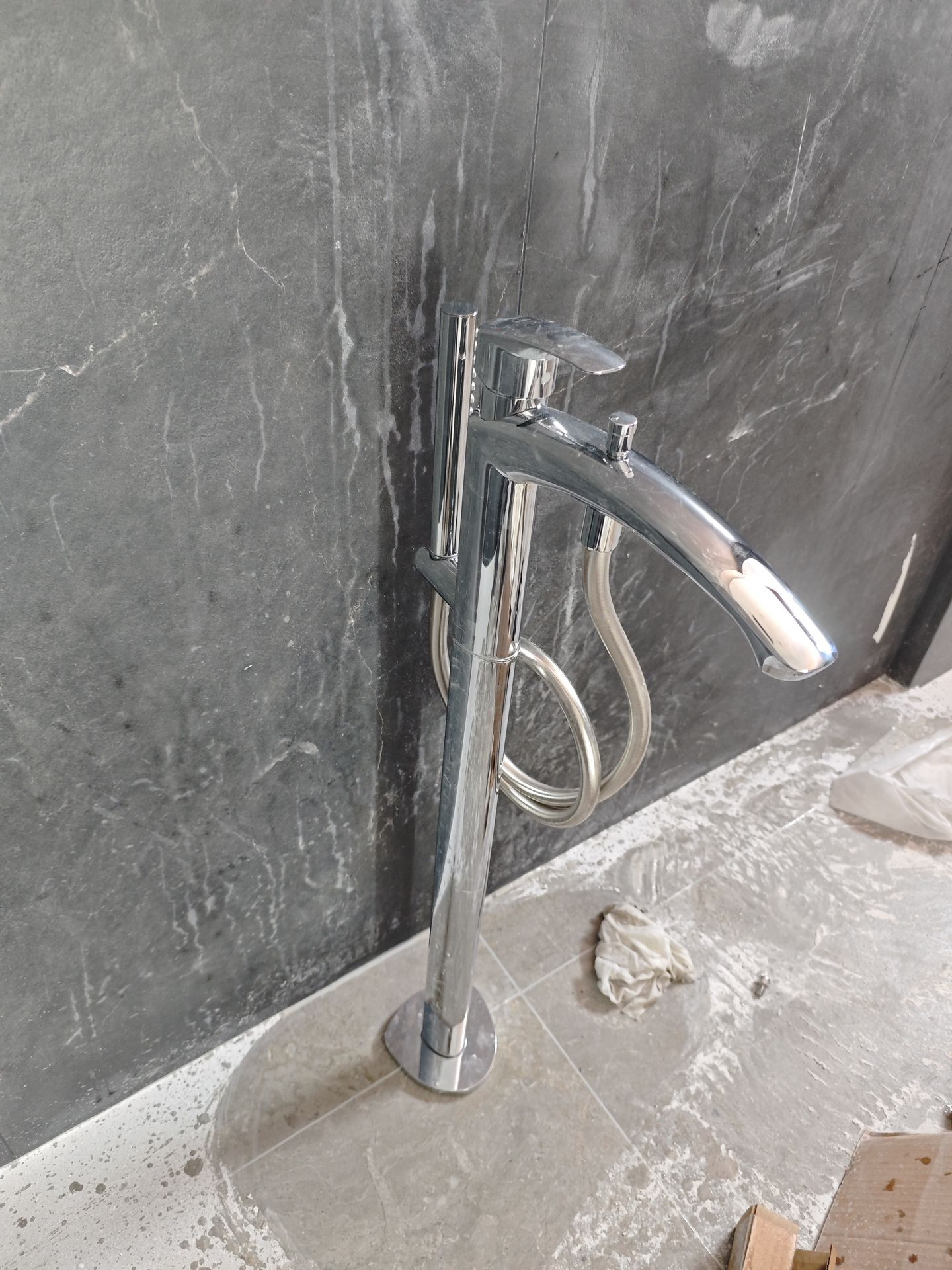 Đánh giá sản phẩm Vòi xả bồn tắm TOTO TBG09306AA TBN01105B đặt sàn nóng lạnh (kèm đế)