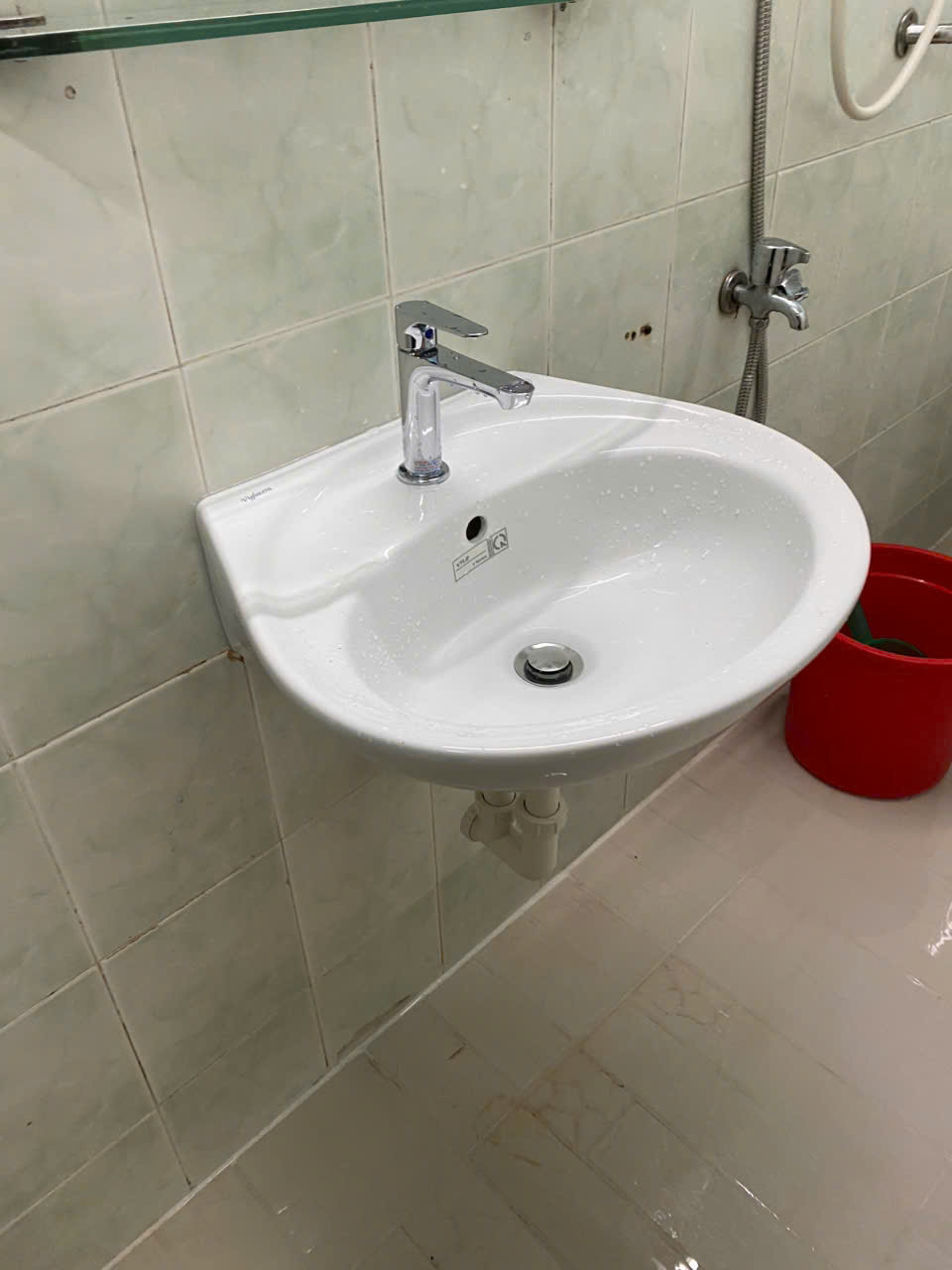 Đánh giá sản phẩm Chậu rửa lavabo treo tường Viglacera VTL2