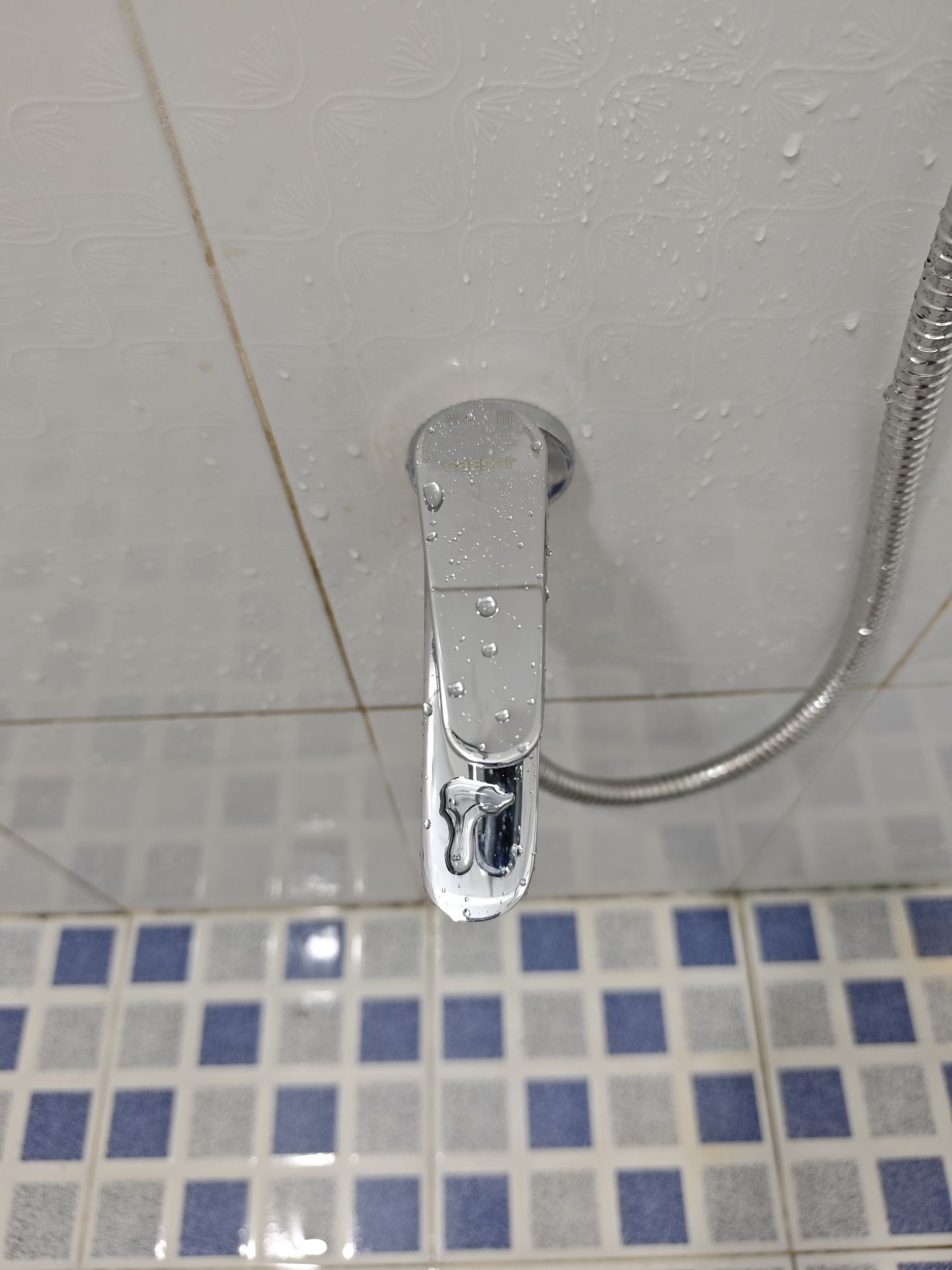 Đánh giá sản phẩm Bộ vòi sen tắm lạnh Caesar S063C (Tay sen tắm xi)