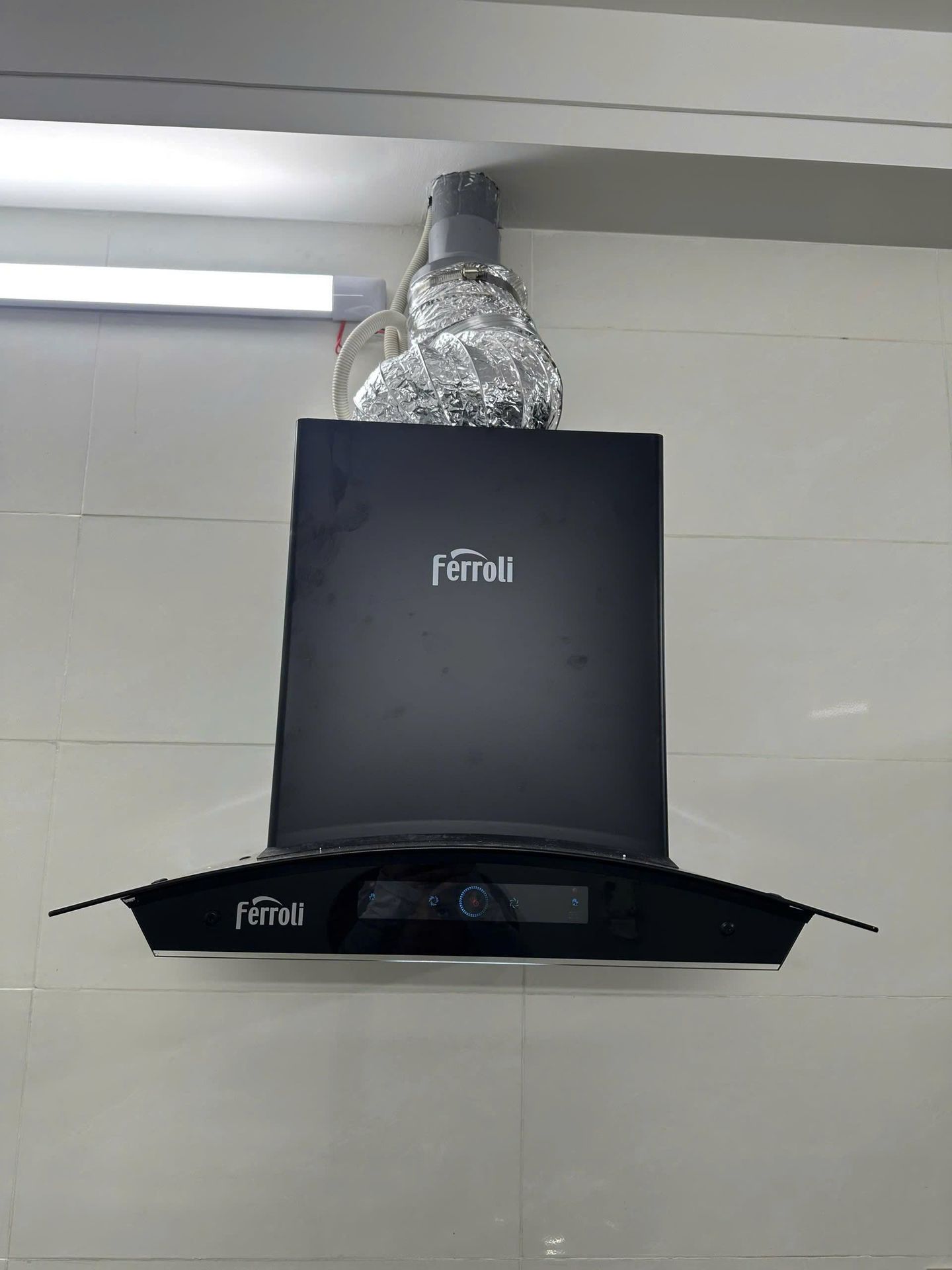 Đánh giá sản phẩm Máy hút mùi điện tử Ferroli HC-700DSS