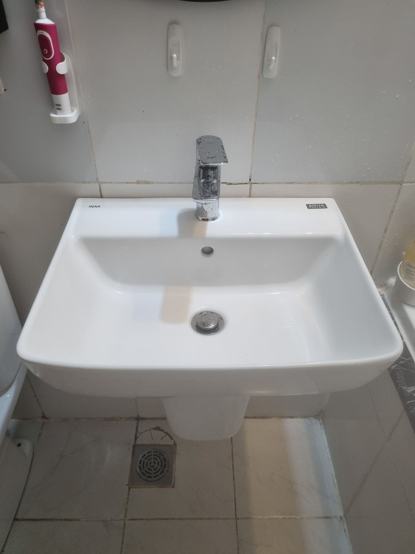 Đánh giá sản phẩm Chân chậu lavabo lửng INAX L-298VC (L298VC)