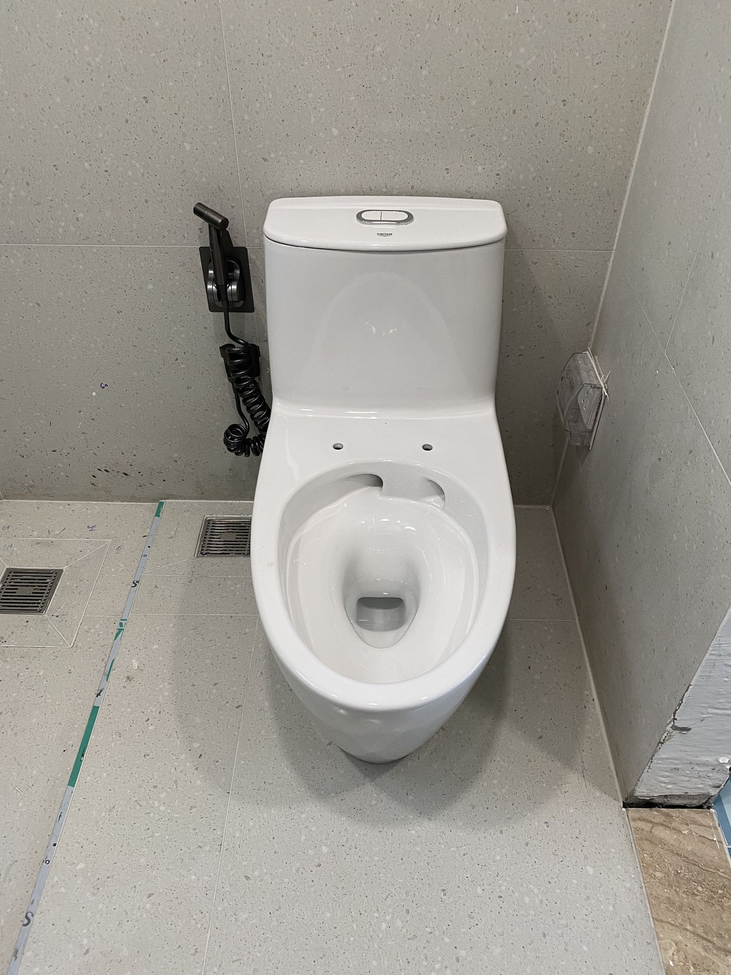 Đánh giá sản phẩm Bồn cầu 1 khối Bau Ceramic GROHE 39990000