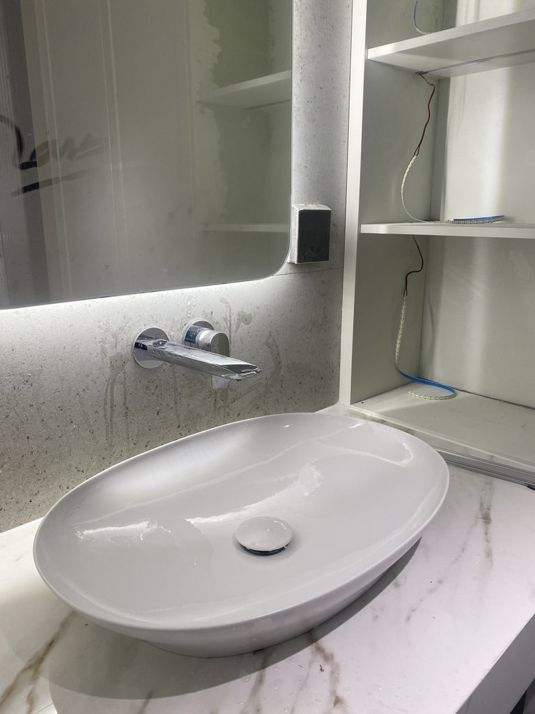 Đánh giá sản phẩm Vòi lavabo nóng lạnh gắn tường GA TOTO TLG04310BB