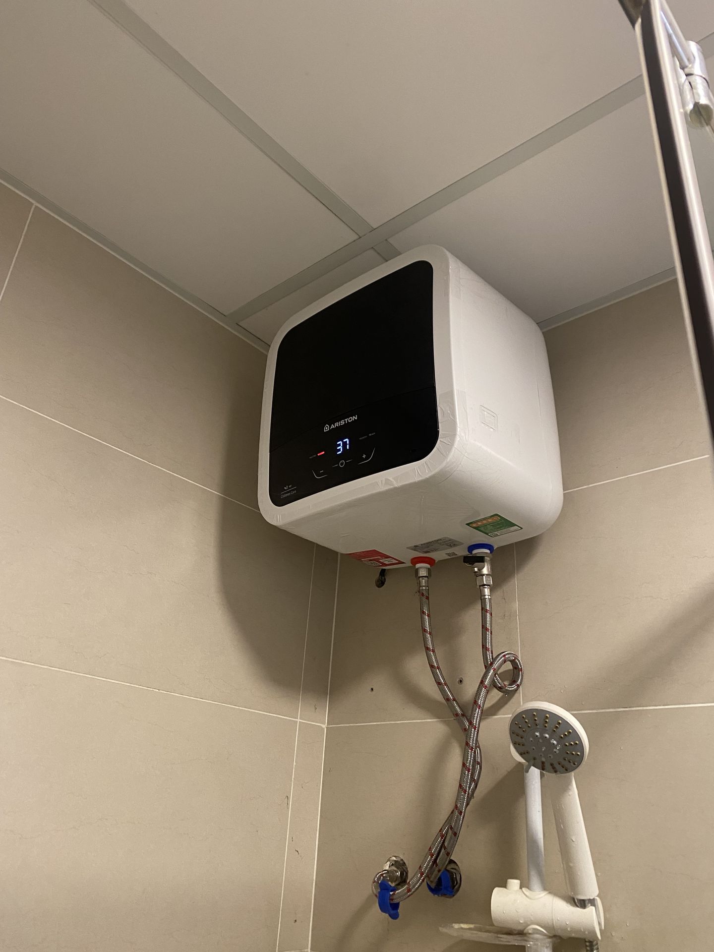 Đánh giá sản phẩm Máy nước nóng gián tiếp Andris Lux-D Ariston AN2 LUX-D