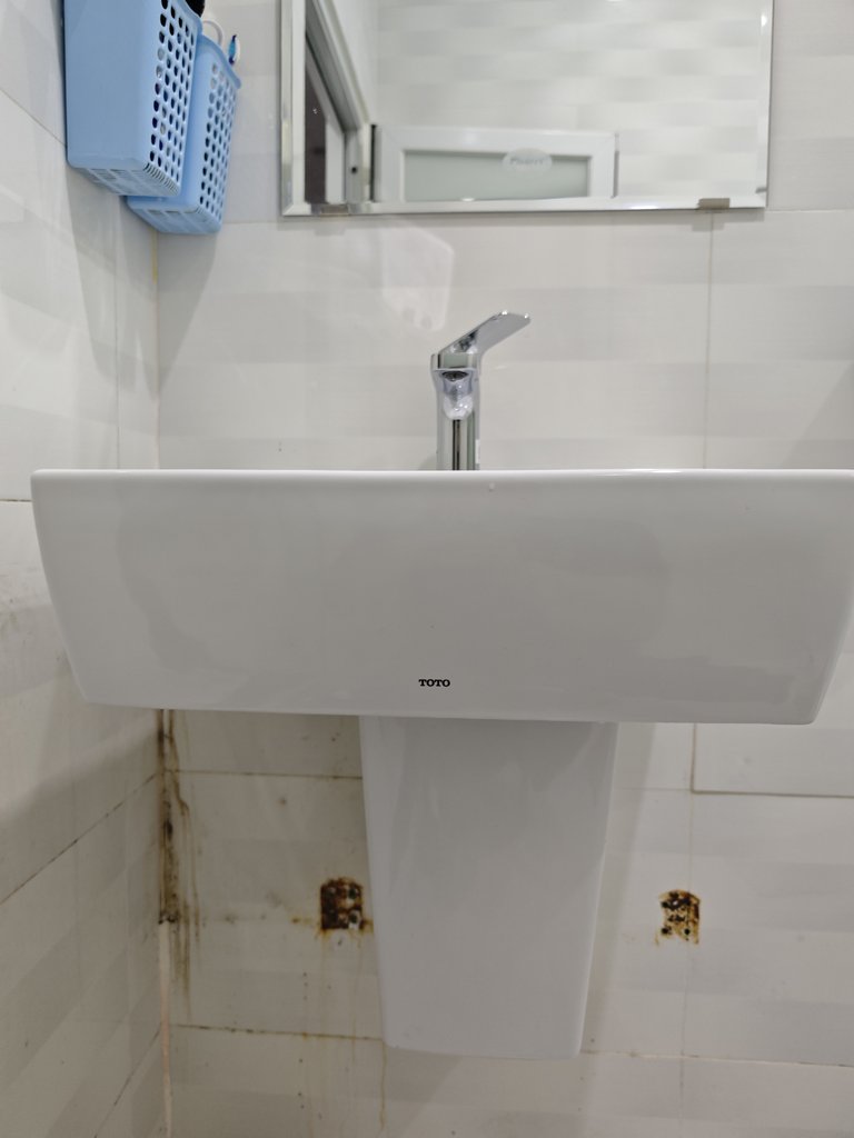 Đánh giá sản phẩm Chậu lavabo treo tường TOTO LHT328C chân lửng