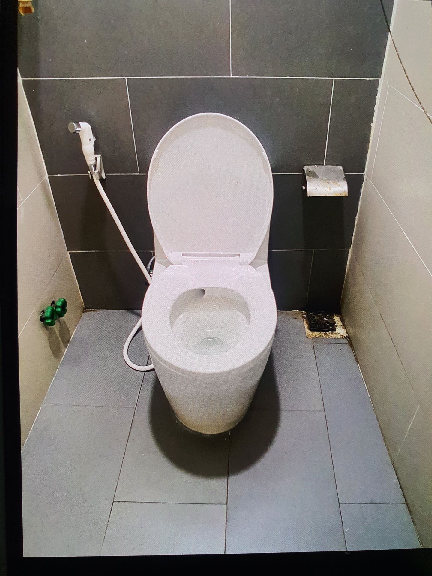 Đánh giá sản phẩm Bồn cầu 1 khối nắp êm Viglacera V823 (+ vòi xịt VG826)