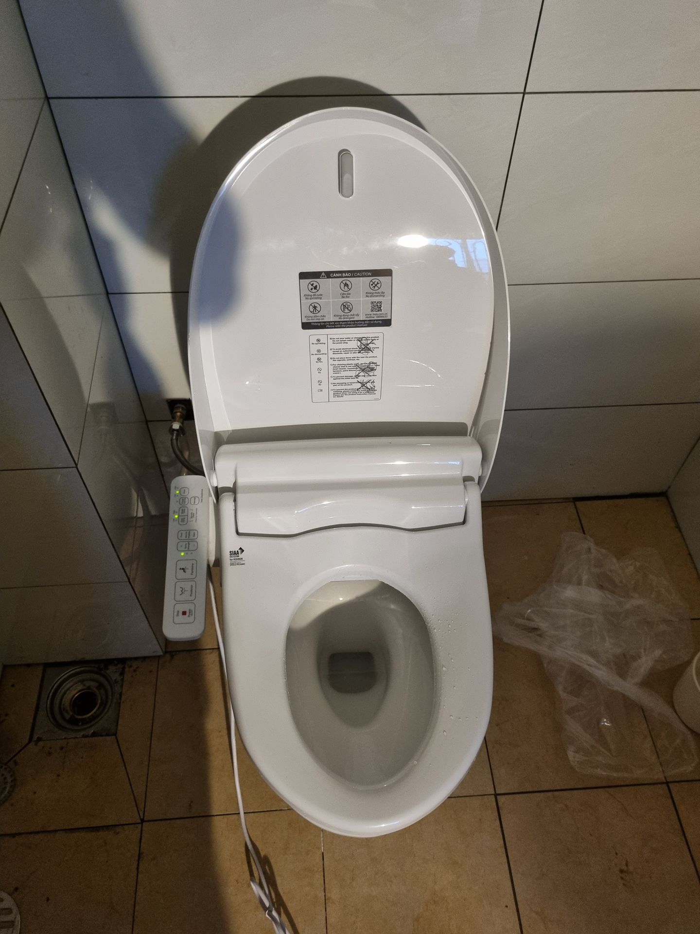 Đánh giá sản phẩm Bồn cầu 1 khối nắp điện tử INAX AC-902 + CW-H18VN