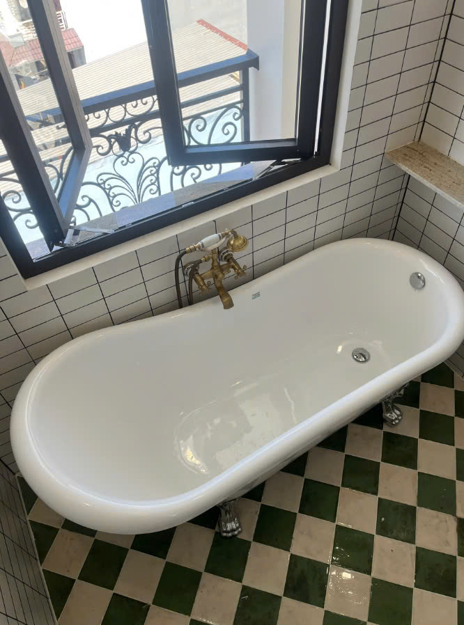 Đánh giá sản phẩm Bồn tắm đặt sàn tân cổ điển 1.7m MOWOEN MW905-170