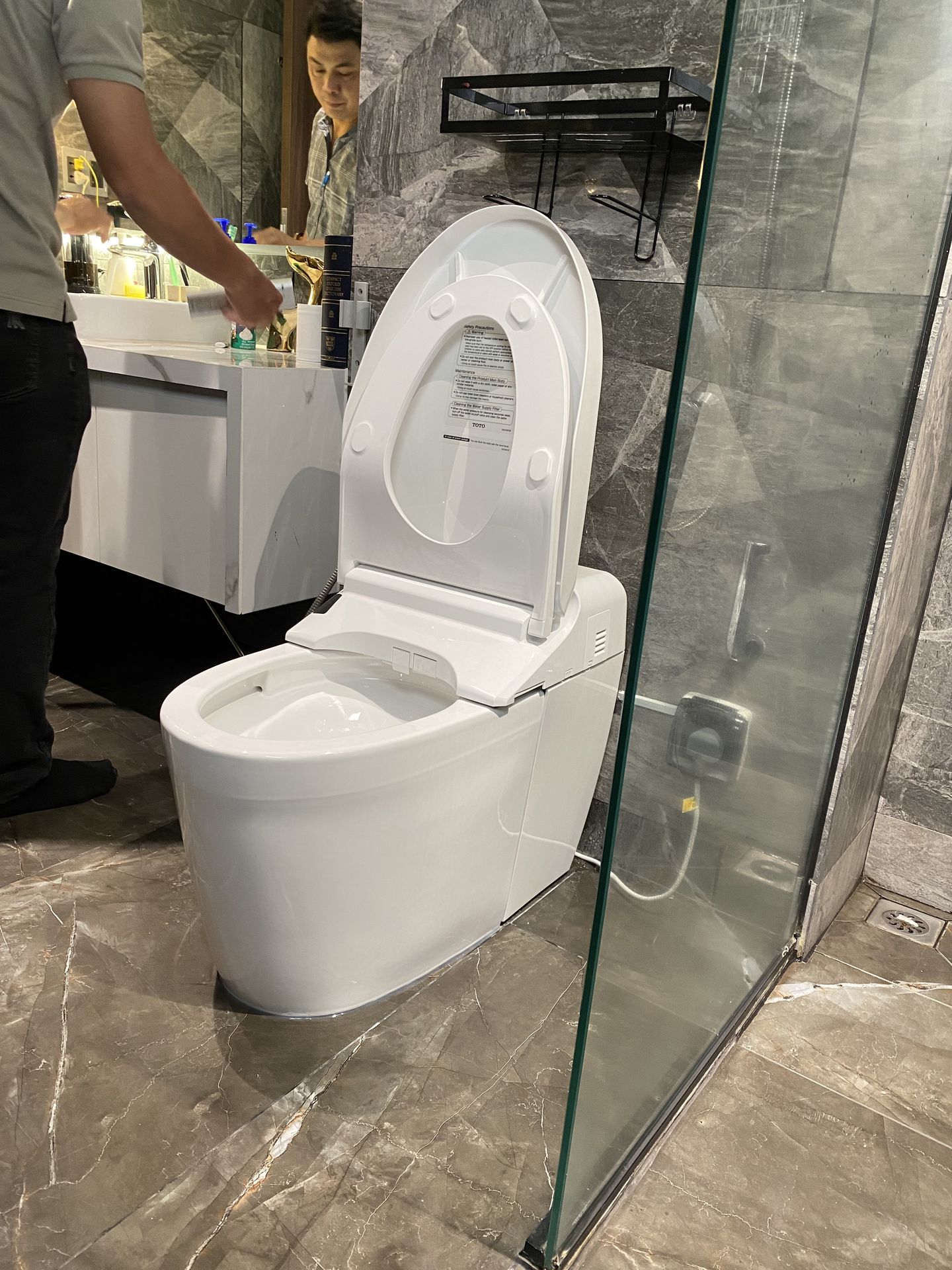 Đánh giá sản phẩm Bồn cầu thông minh Neorest DH TOTO CS988VT TCF9575Z T53P100VR