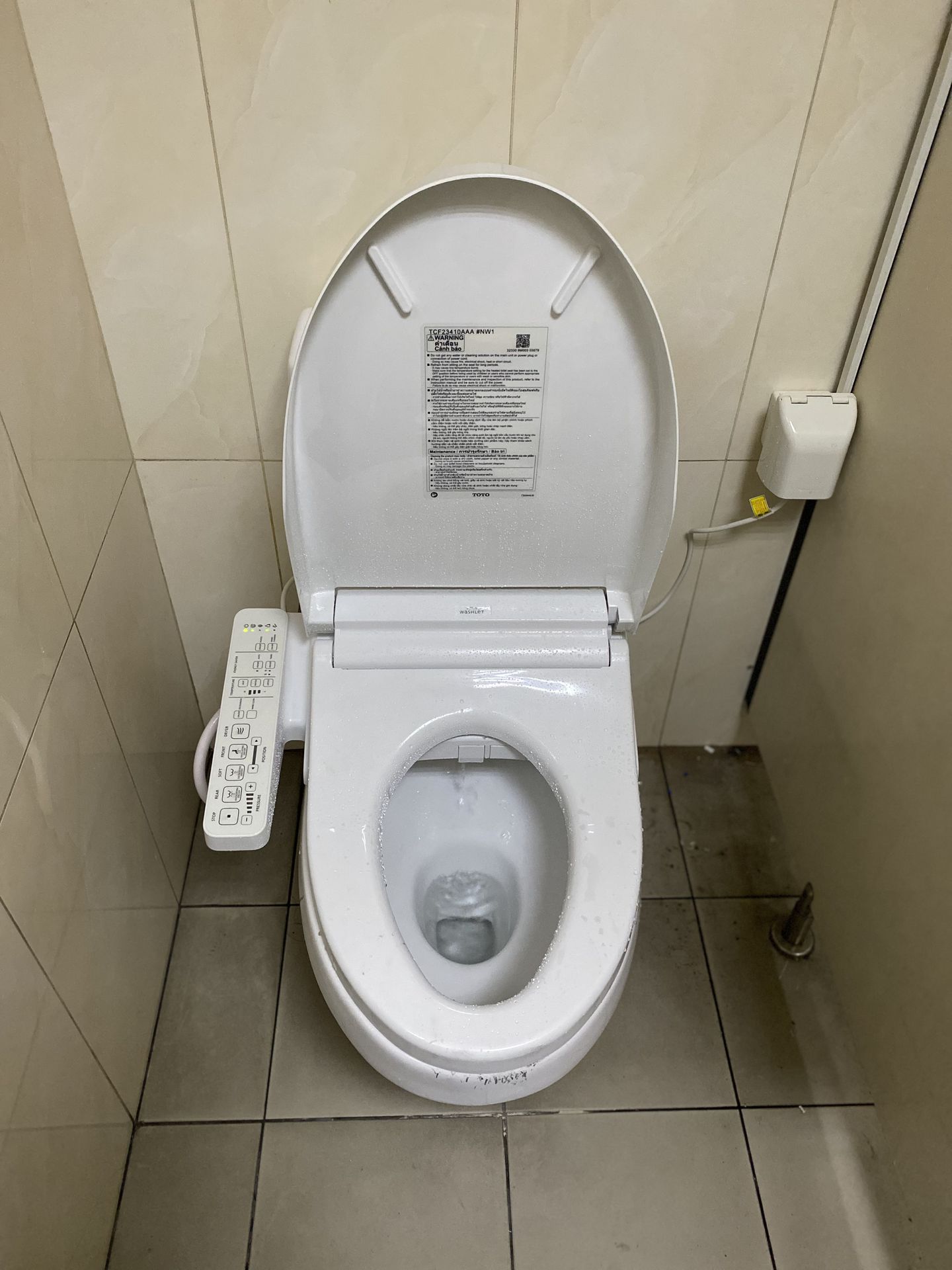 Đánh giá sản phẩm Nắp bồn cầu thông minh Washlet C2 TOTO TCF23410AAA (W16)