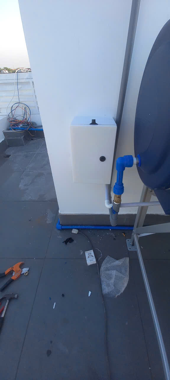 Đánh giá sản phẩm Bộ hỗ trợ nhiệt cho máy nước nóng năng lượng mặt trời dạng ống Ariston PC-3-E