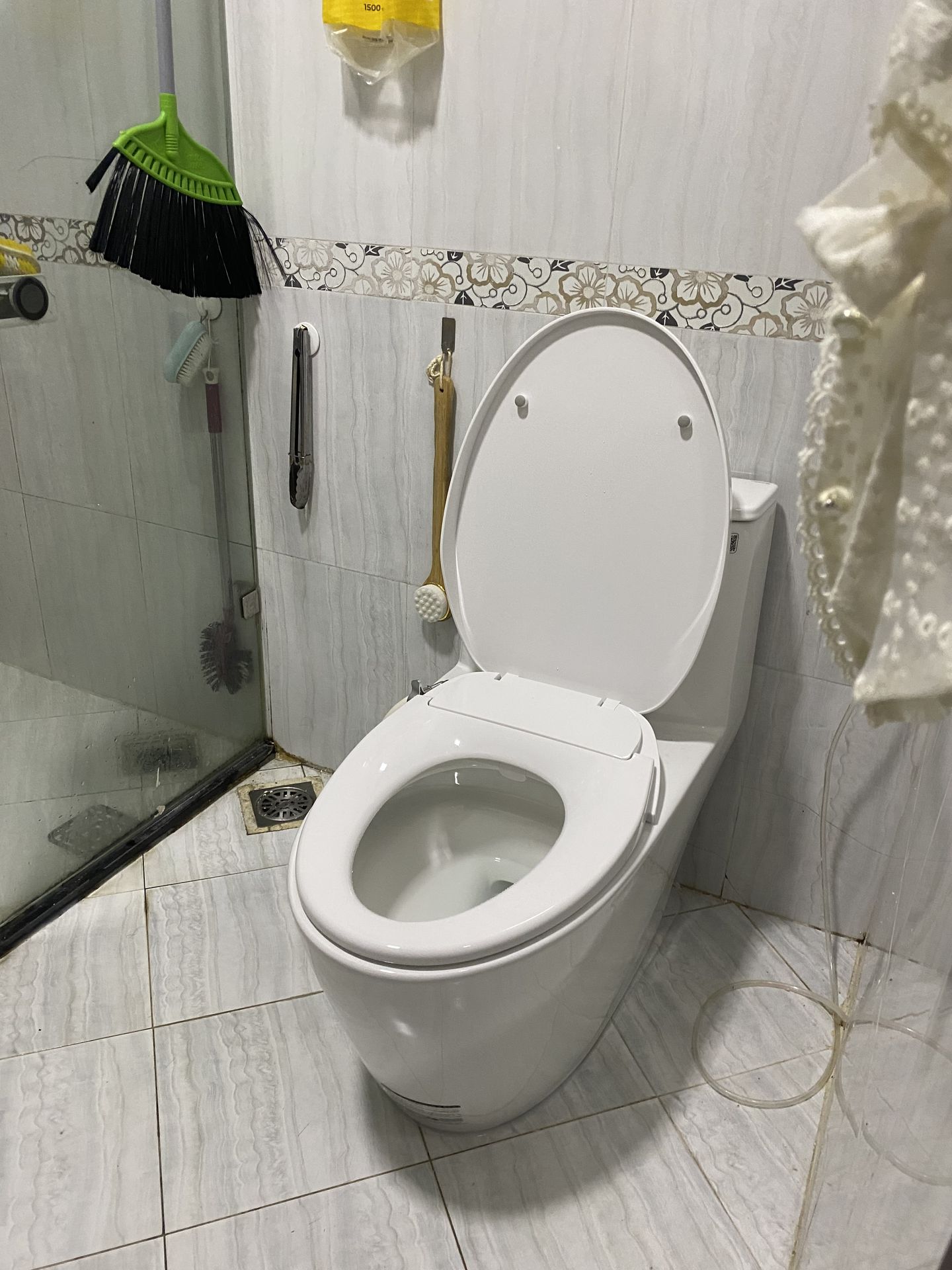 Đánh giá sản phẩm Bồn cầu 1 khối nắp rửa cơ Caesar C1363F + TAF060 (CD1363+TAF060)