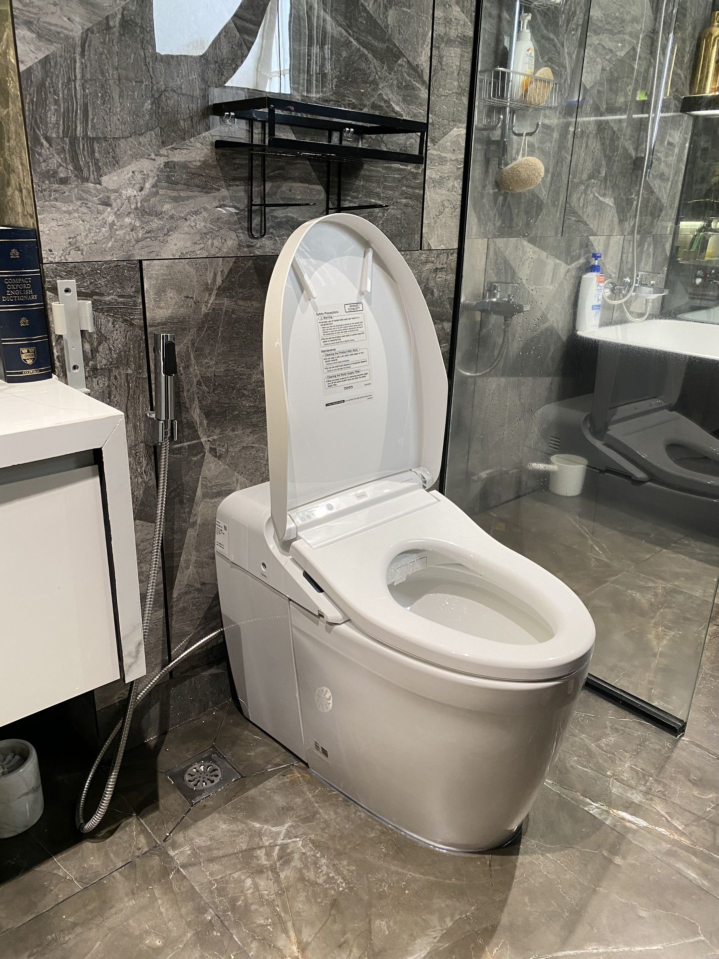 Đánh giá sản phẩm Bồn cầu thông minh Neorest DH TOTO CS988VT TCF9575Z T53P100VR