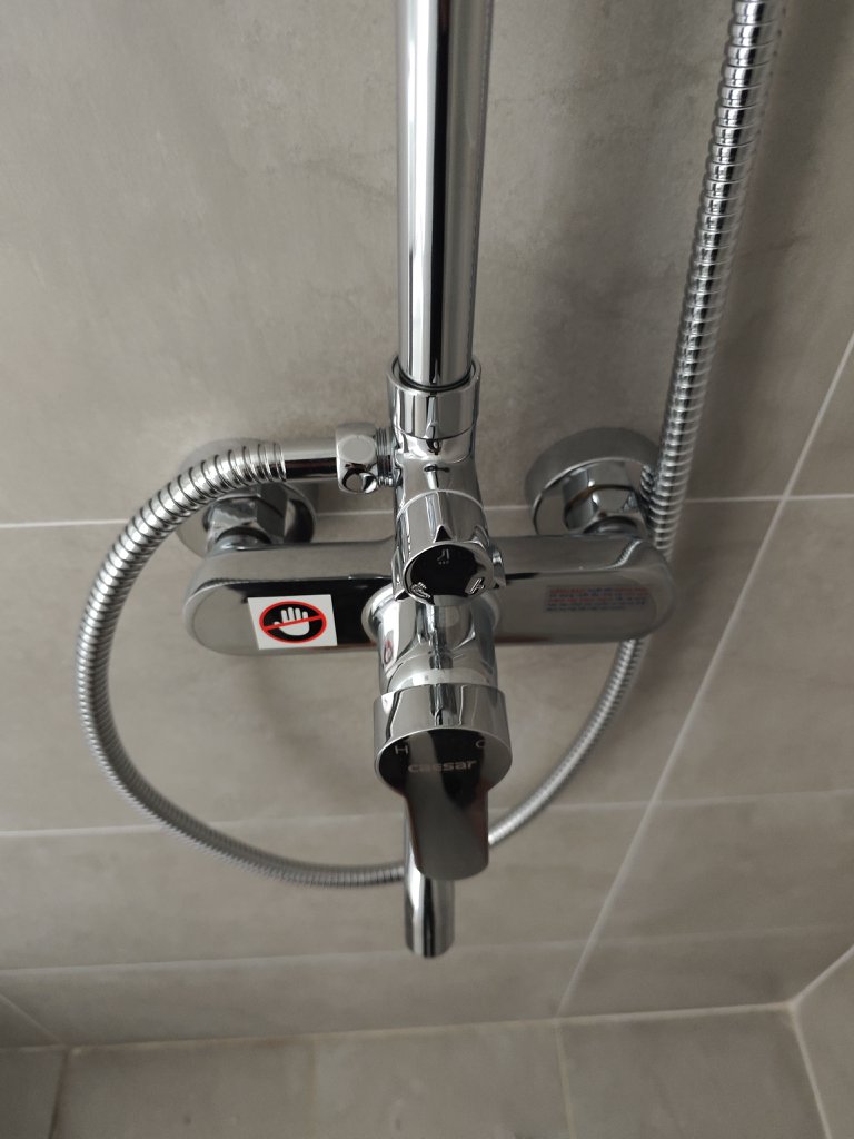 Đánh giá sản phẩm Bộ sen tắm cây nóng lạnh Caesar S578C